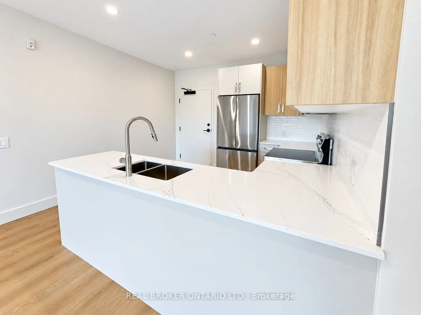 8 Hutt Lane #405