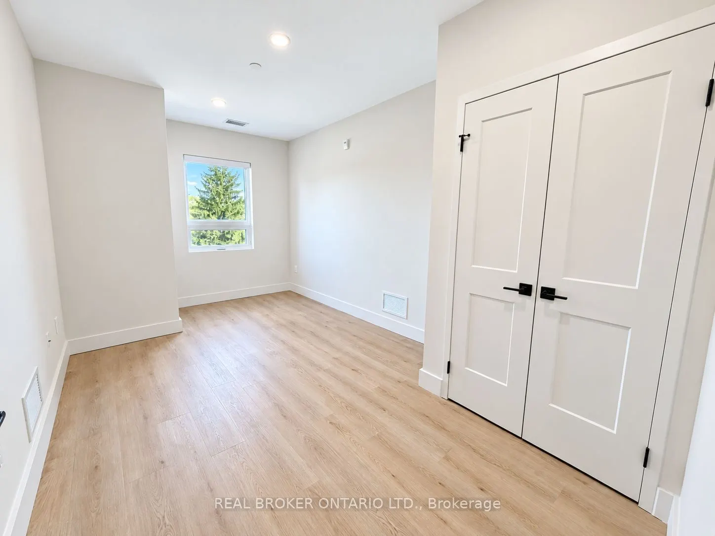 8 Hutt Lane #405