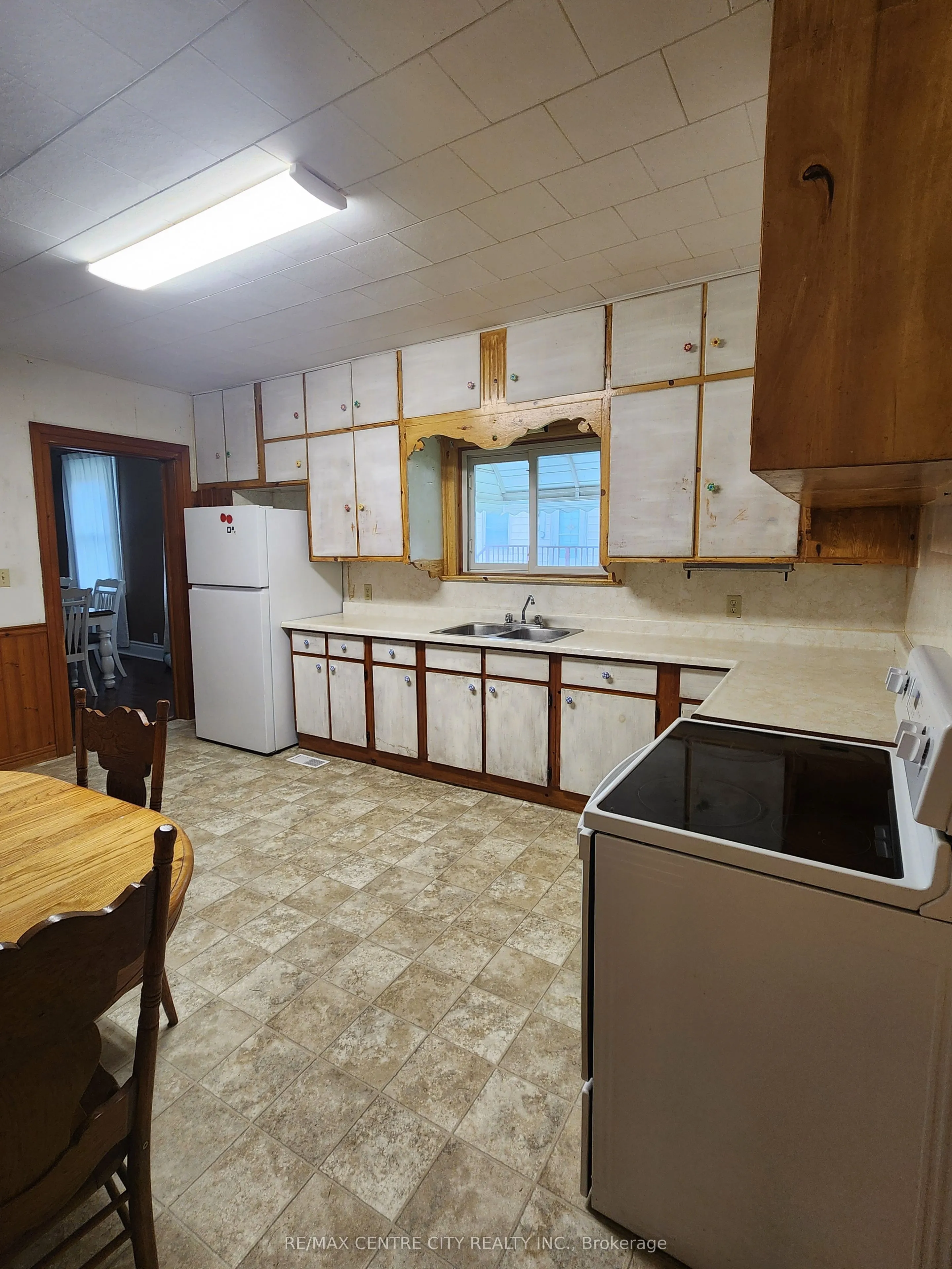 244 Elm Street W