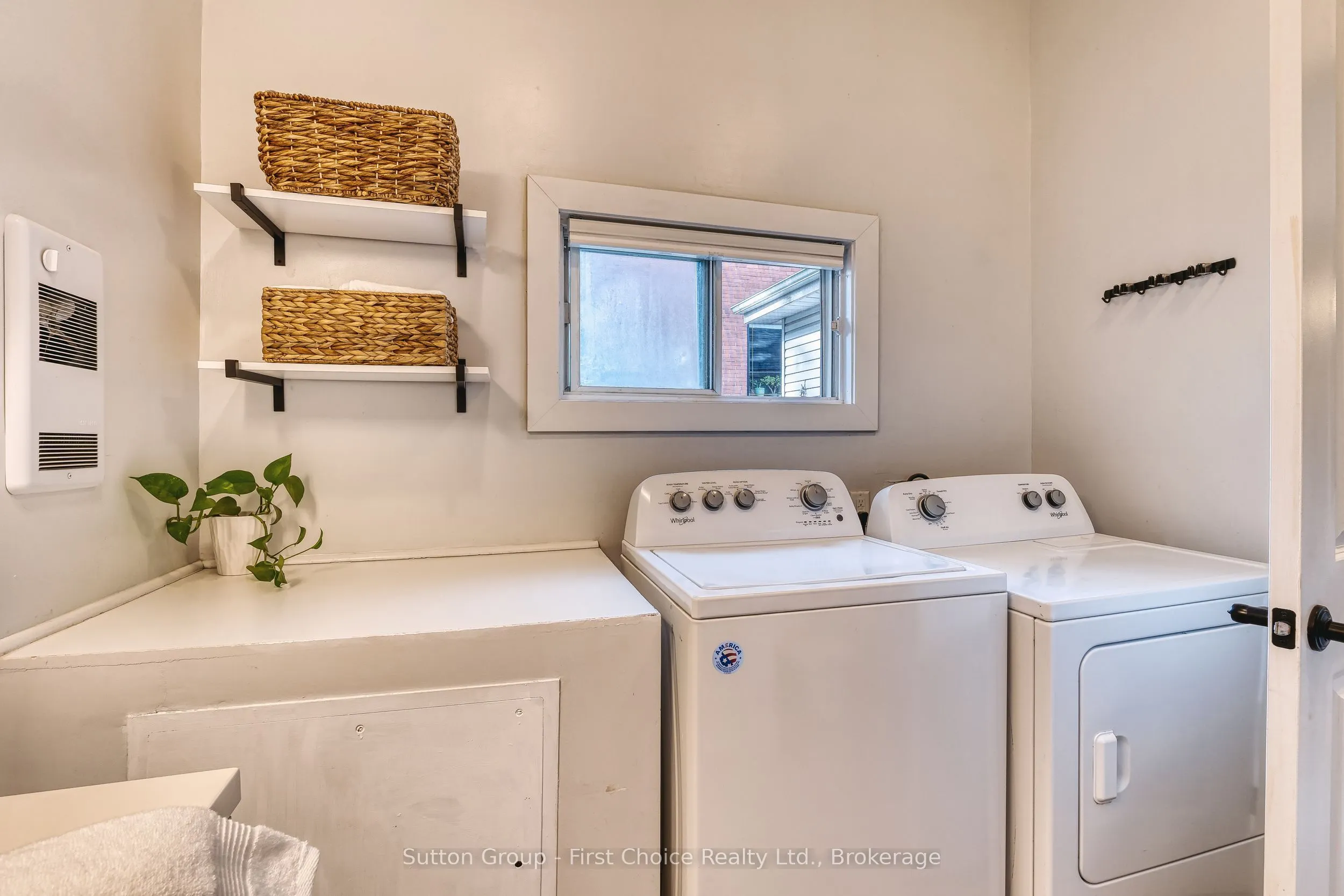 157 Front Street S