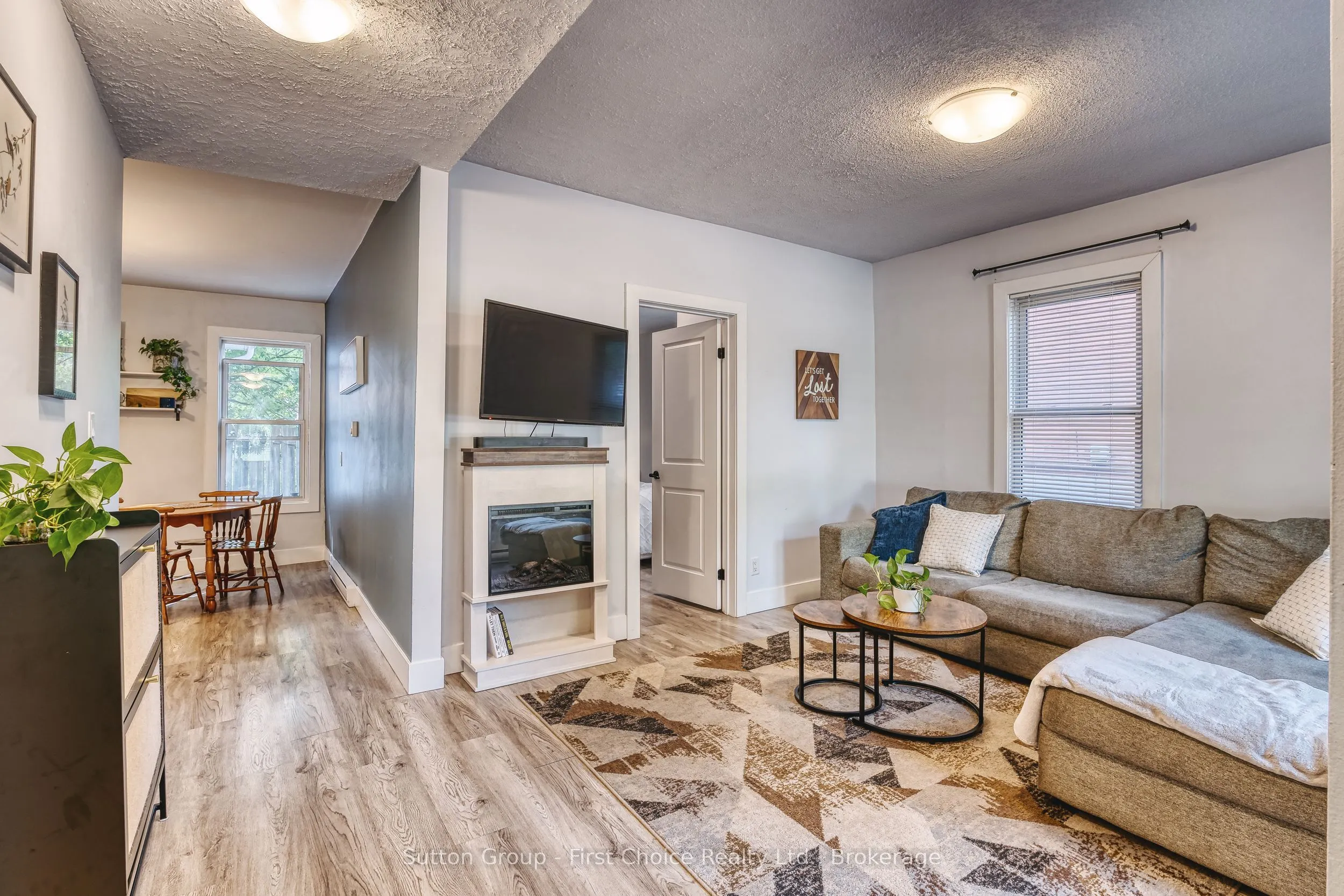 157 Front Street S