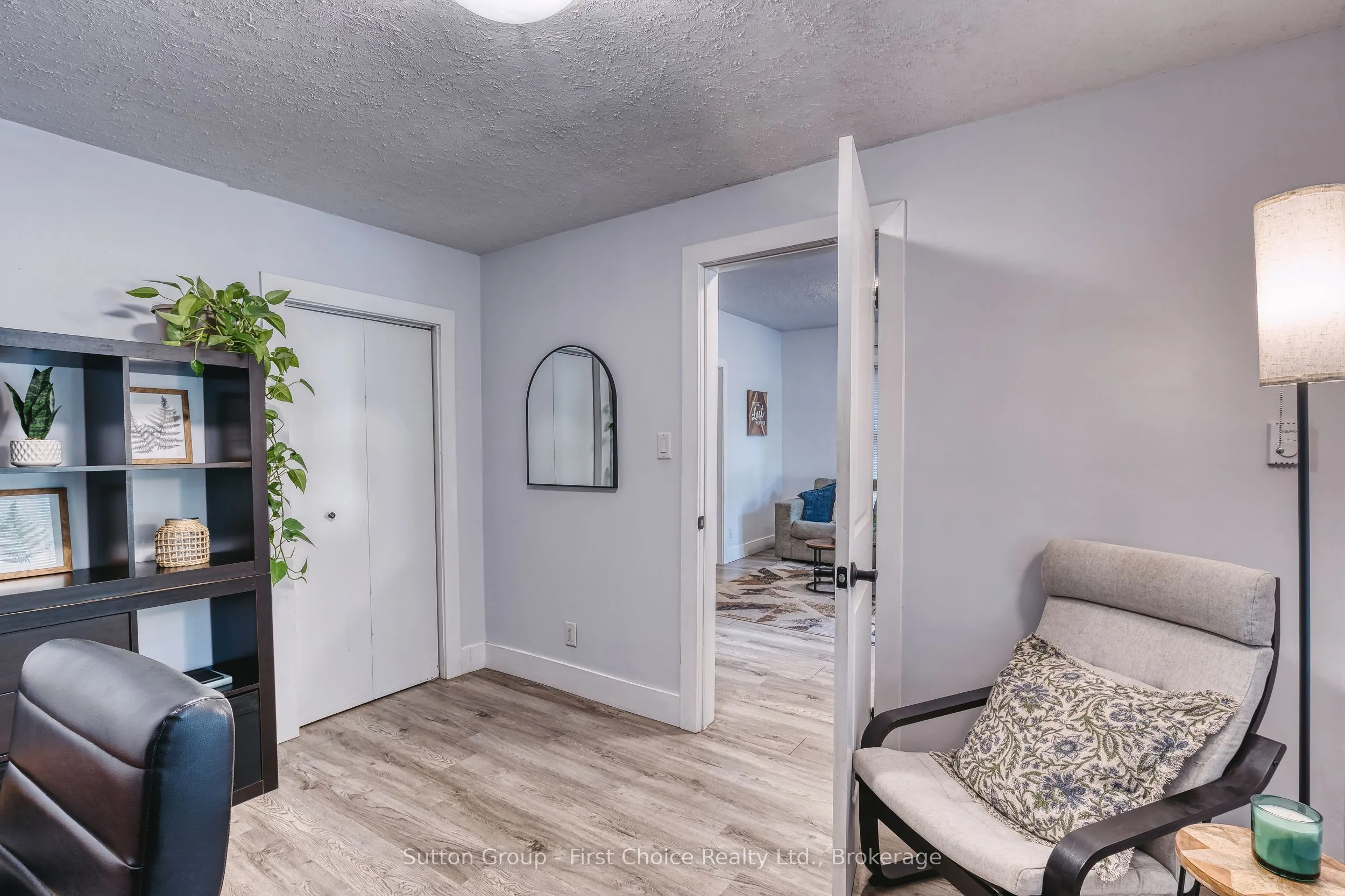 157 Front Street S