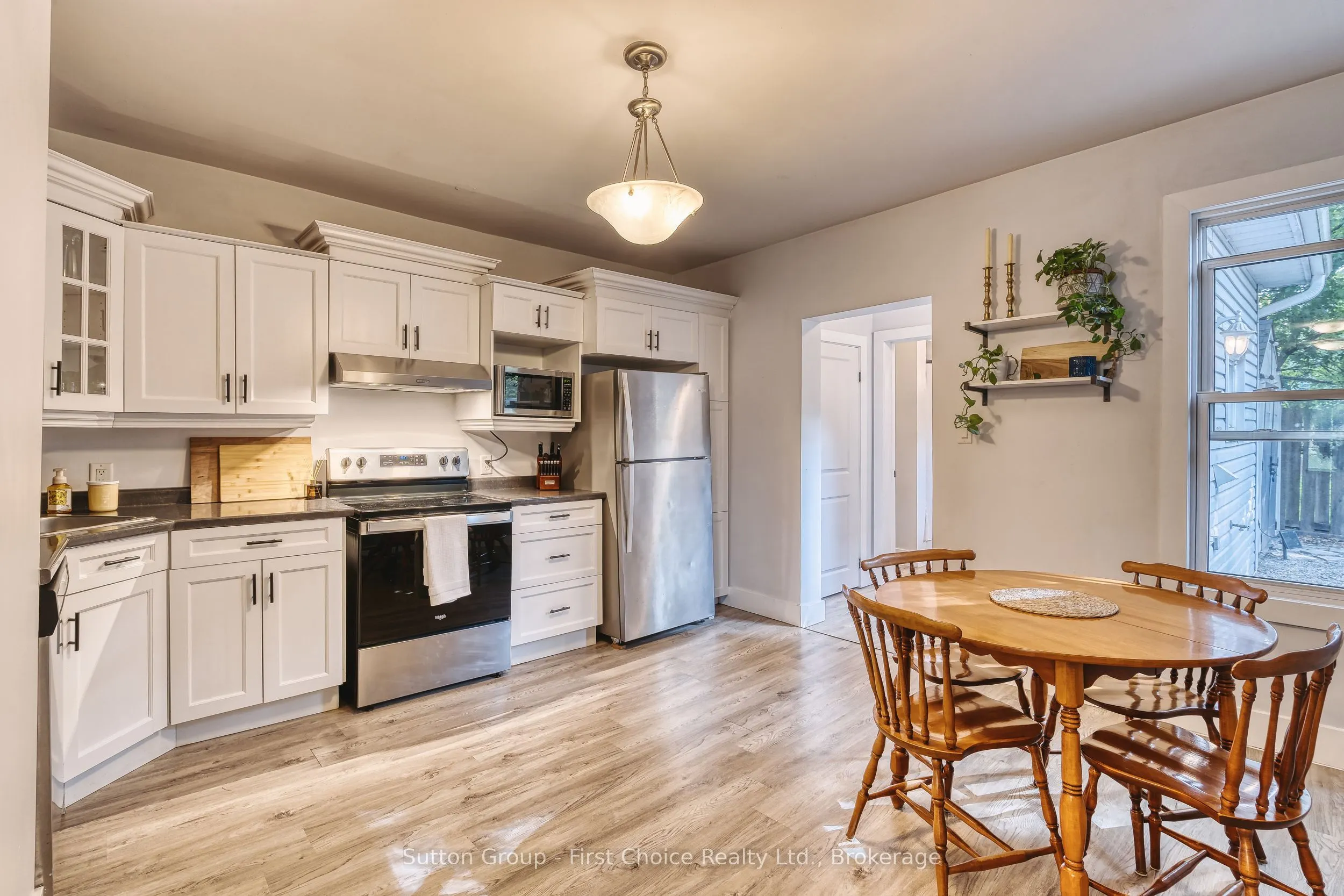 157 Front Street S