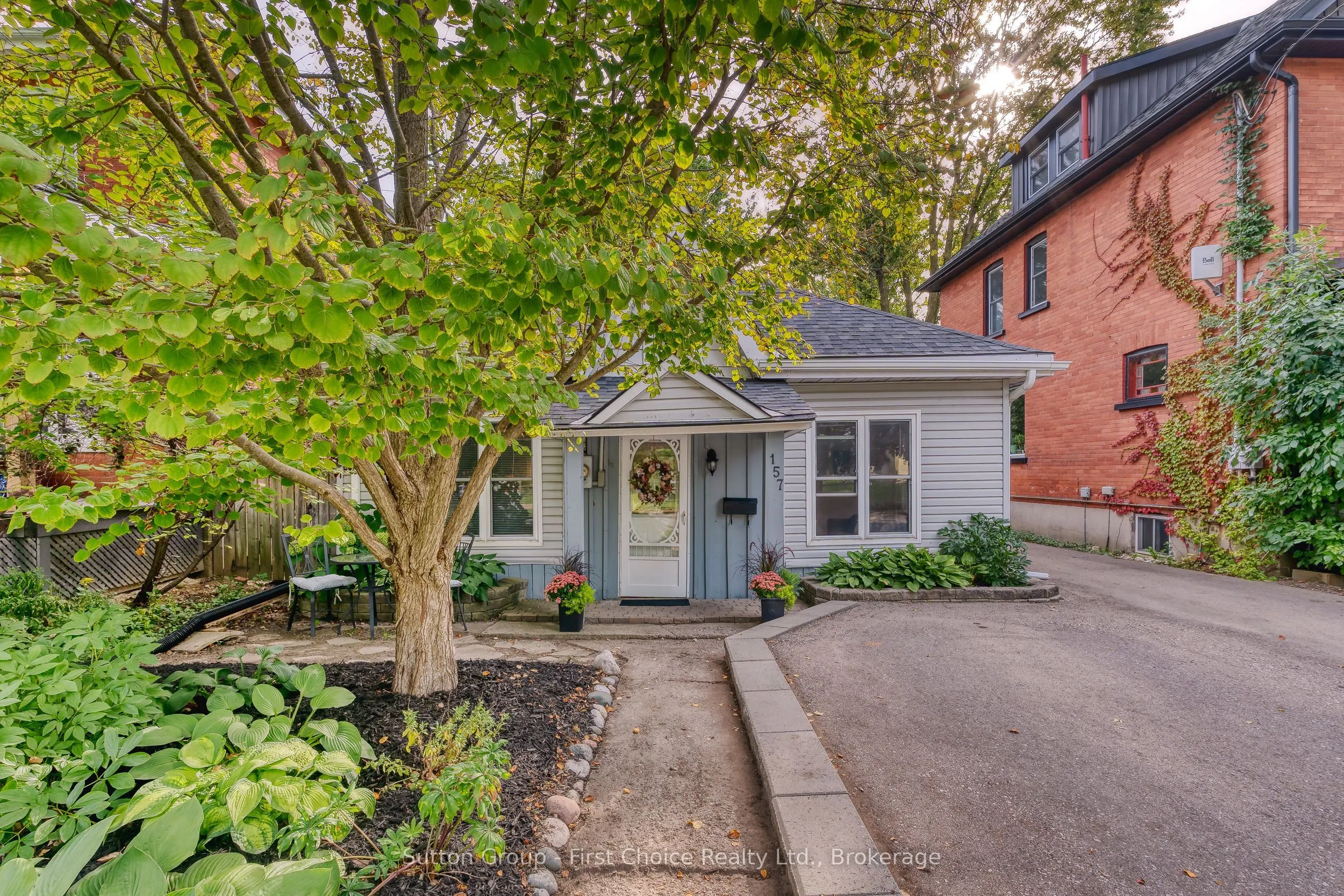 157 Front Street S