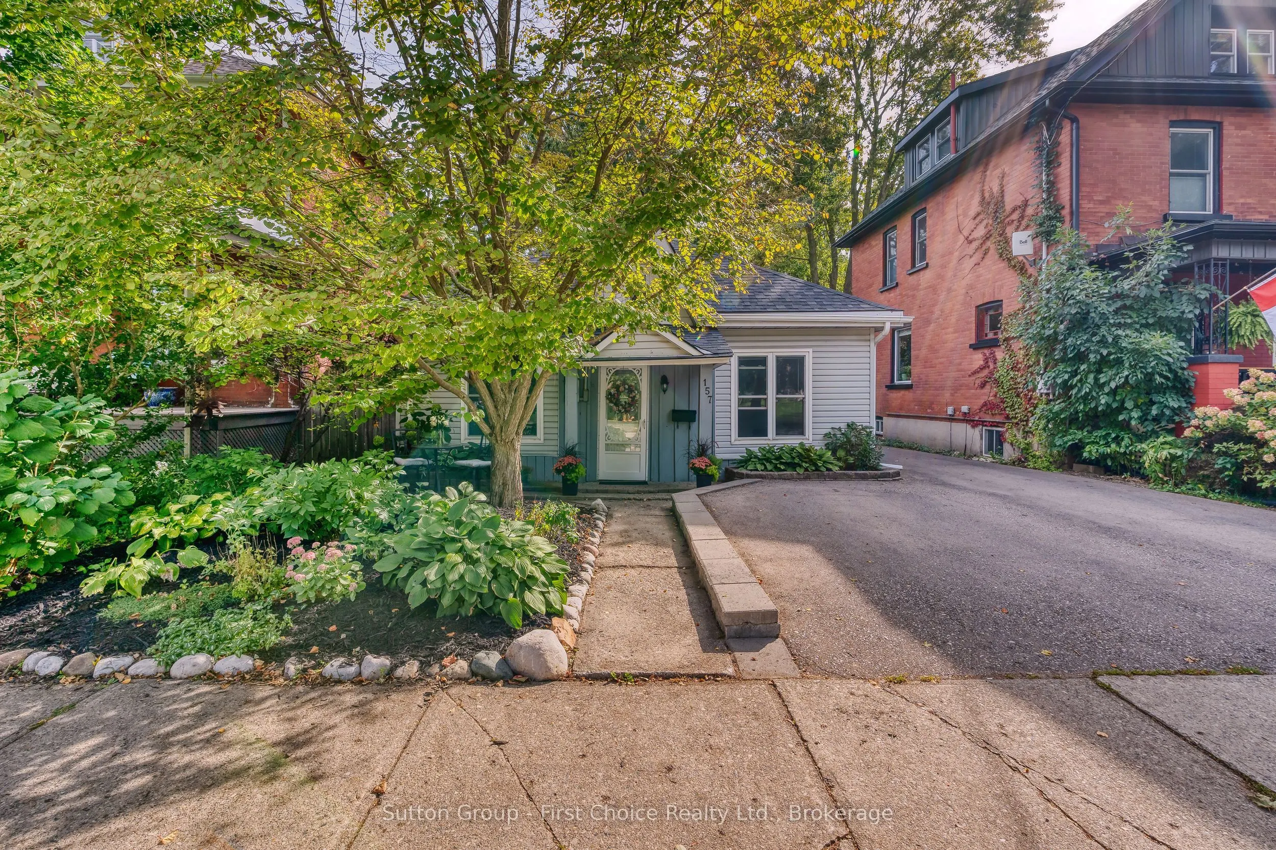 157 Front Street S