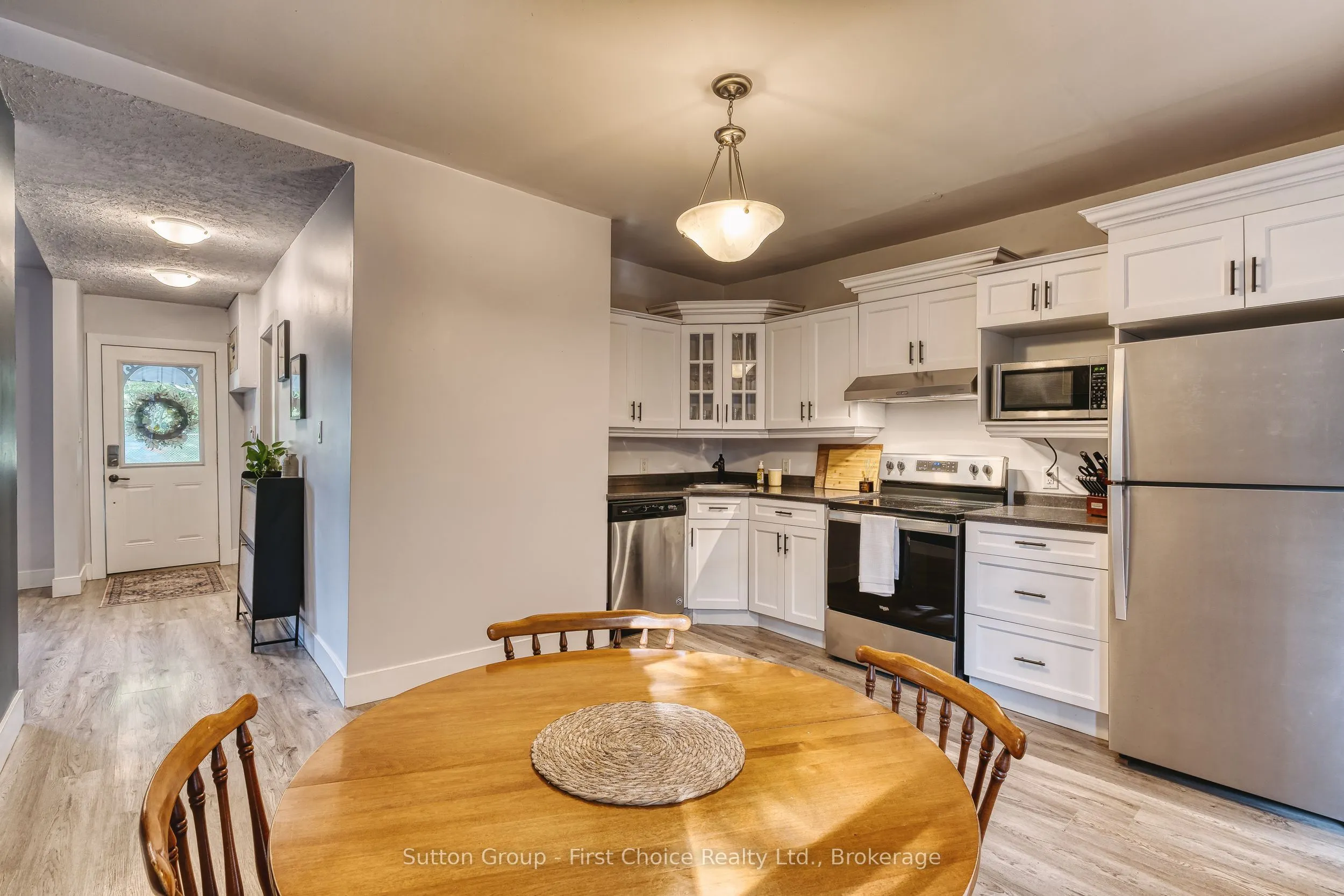 157 Front Street S