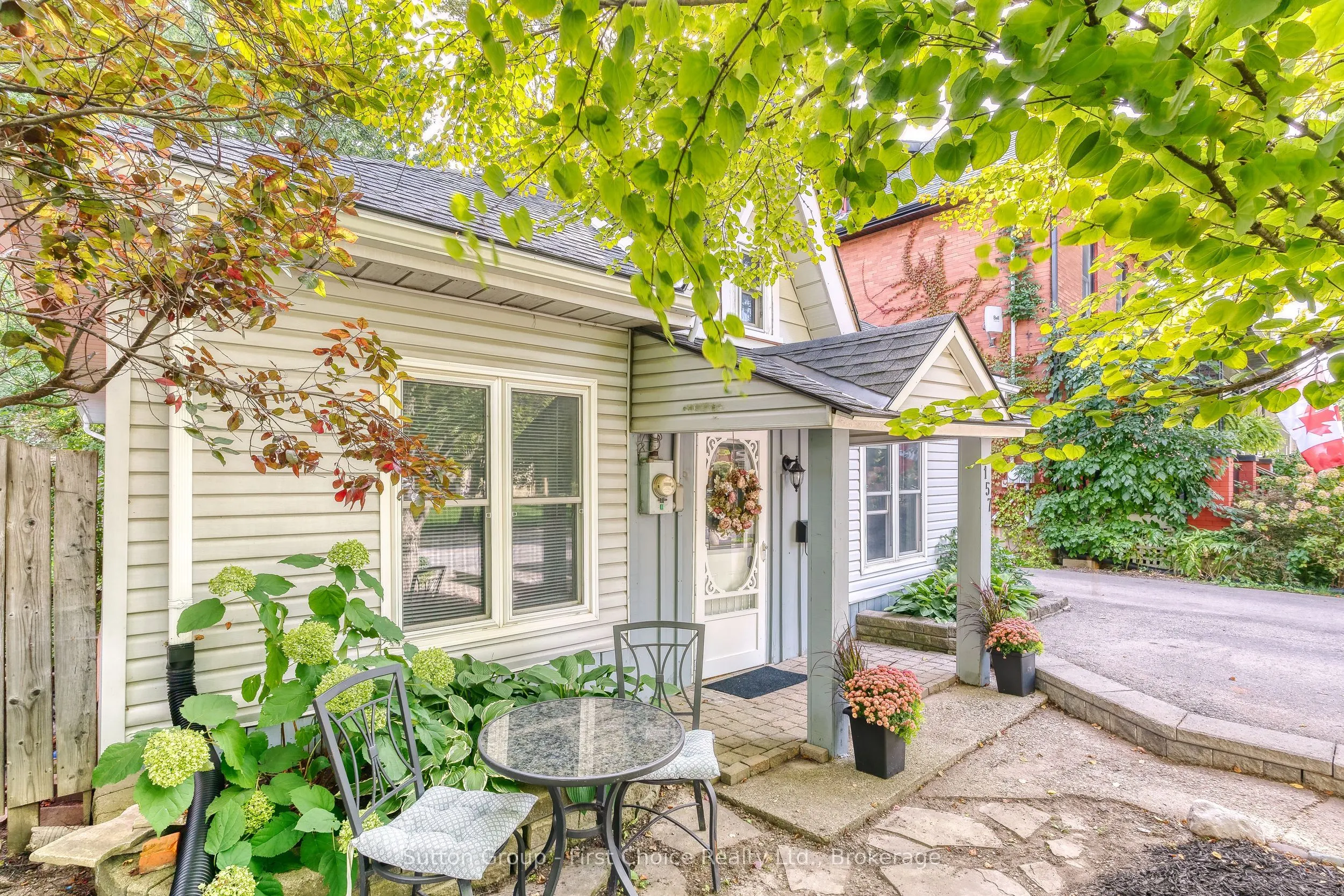 157 Front Street S
