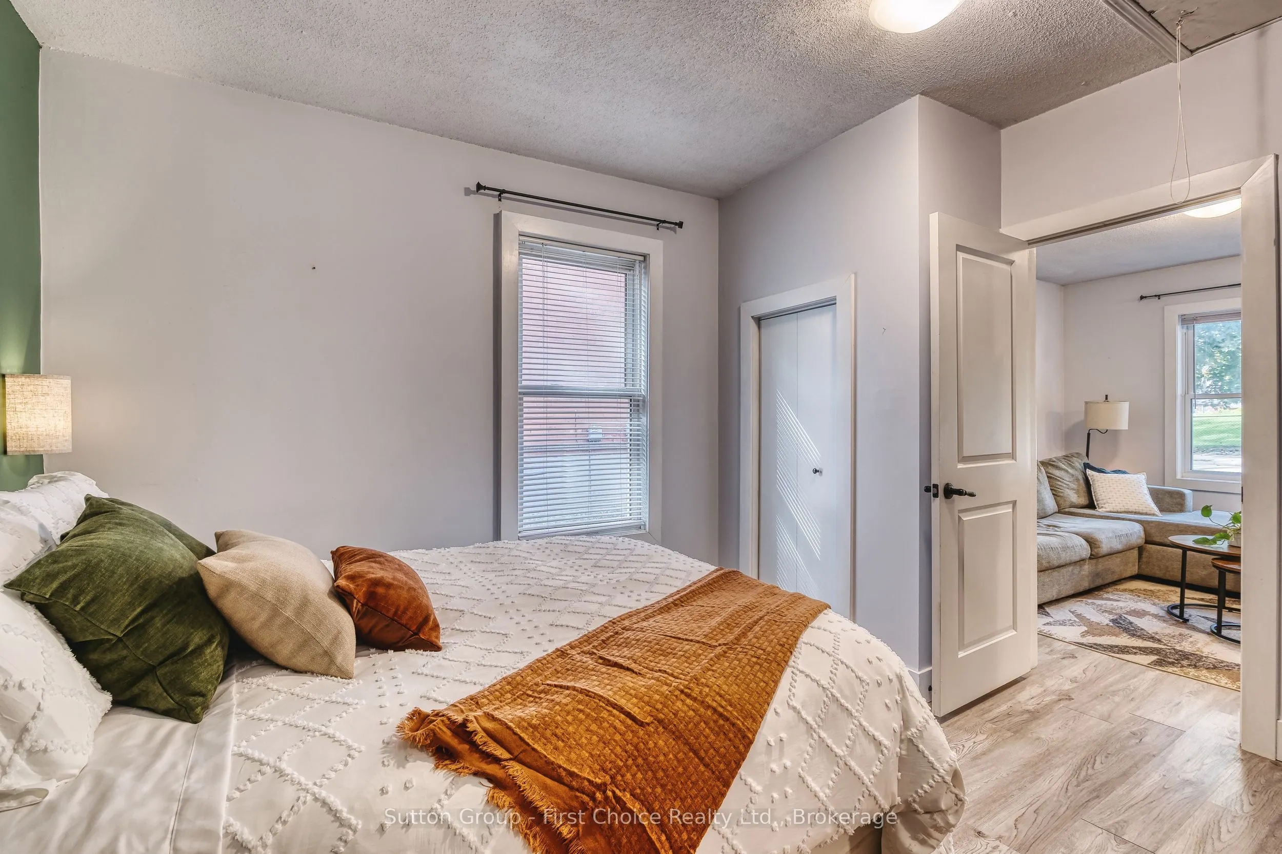 157 Front Street S