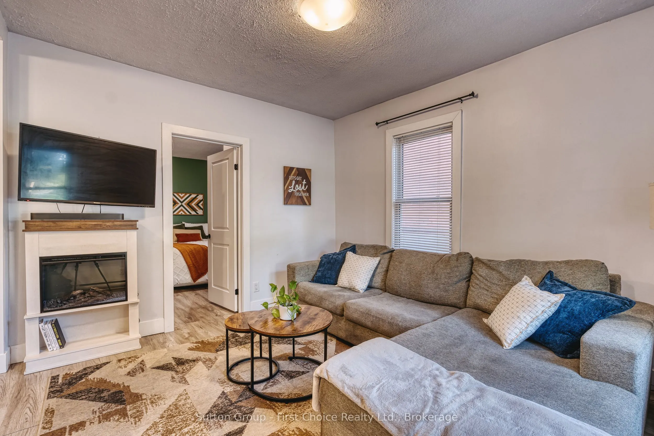 157 Front Street S