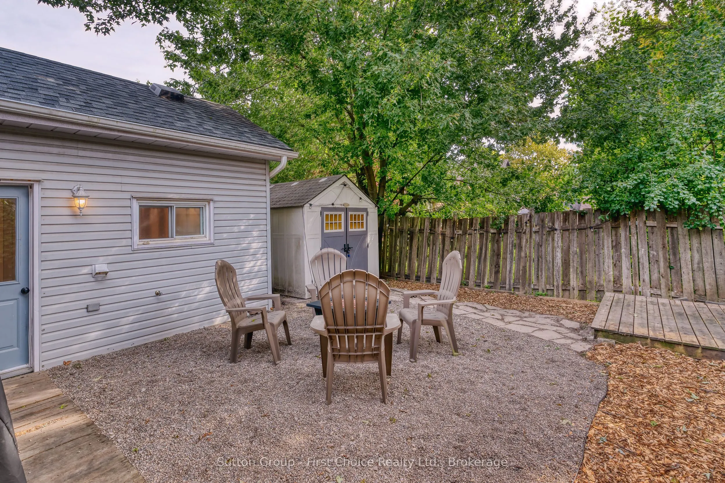 157 Front Street S