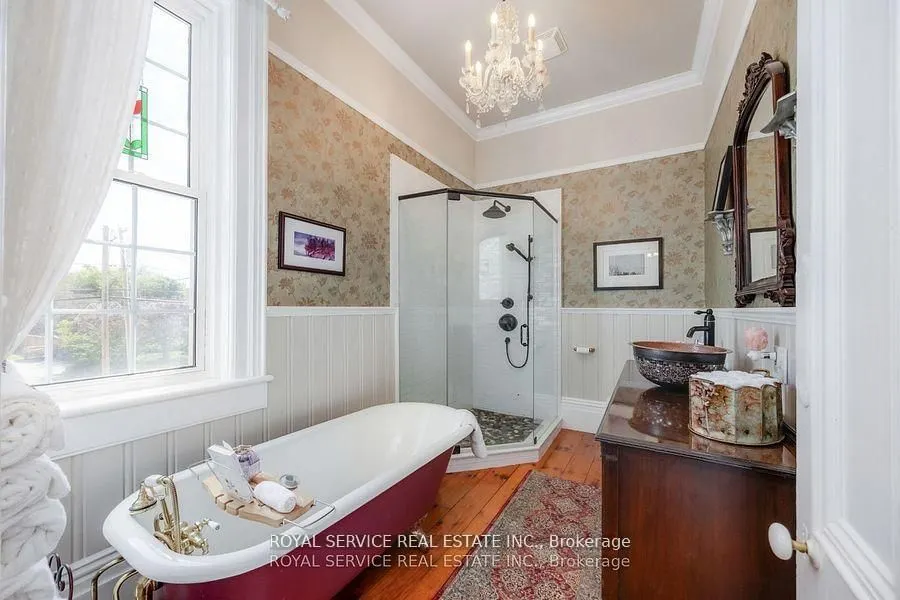 60 King Street W