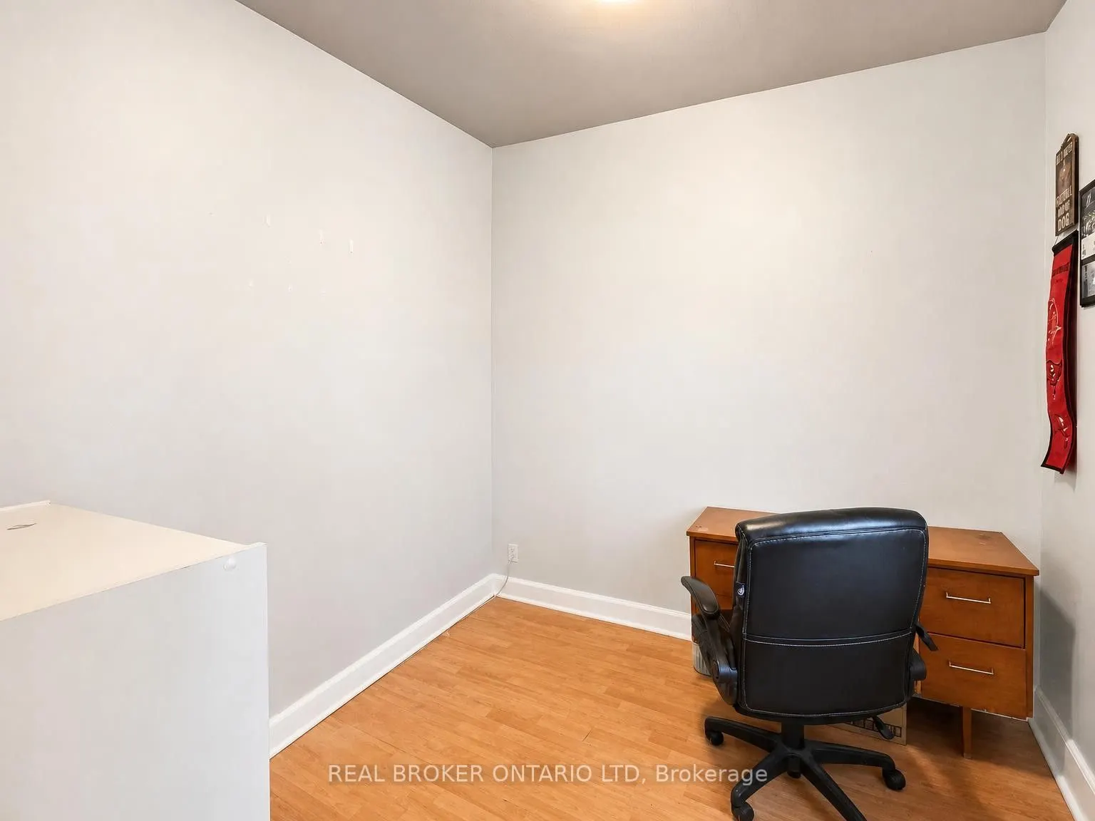 563 South Street S