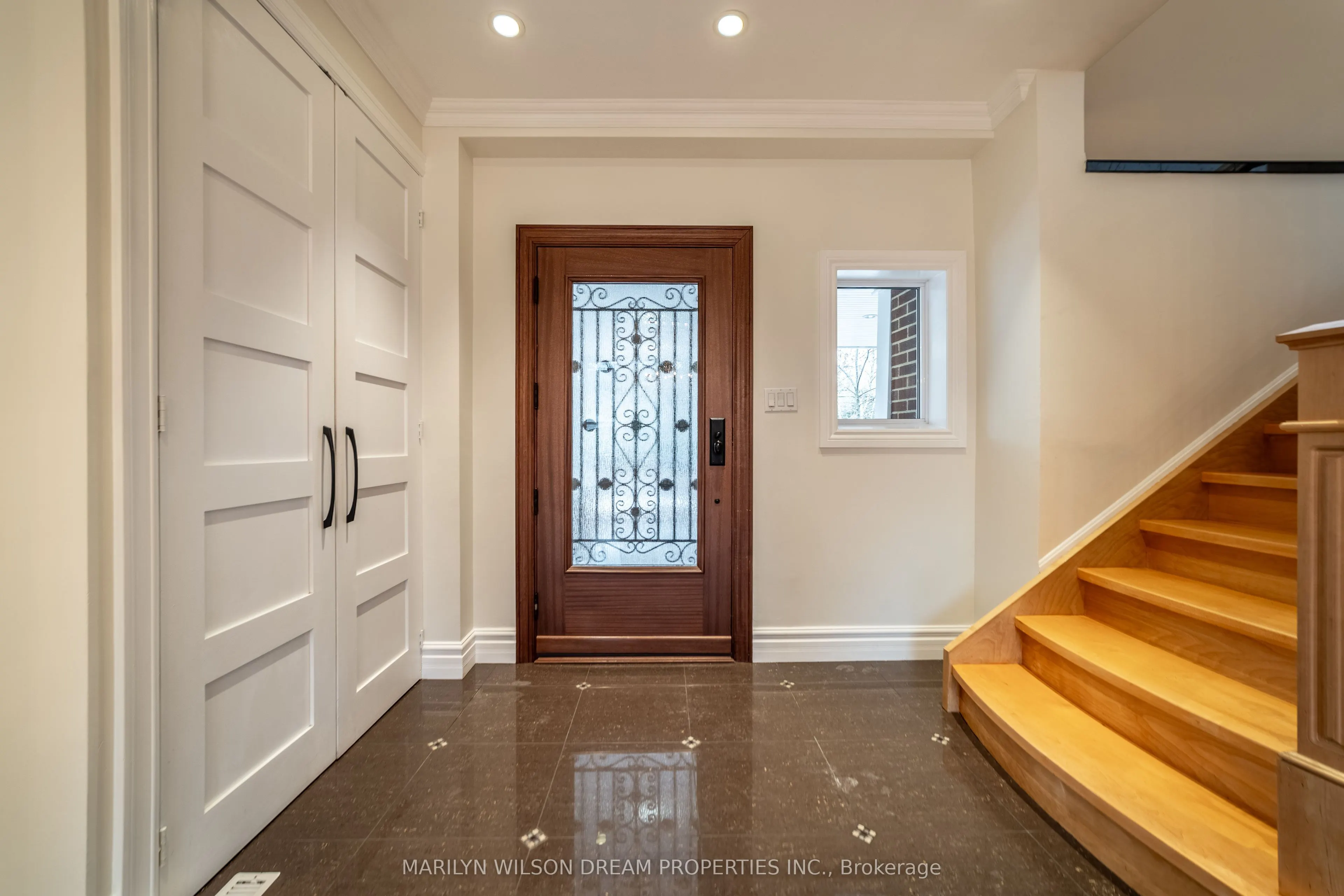 388 Mariposa Avenue