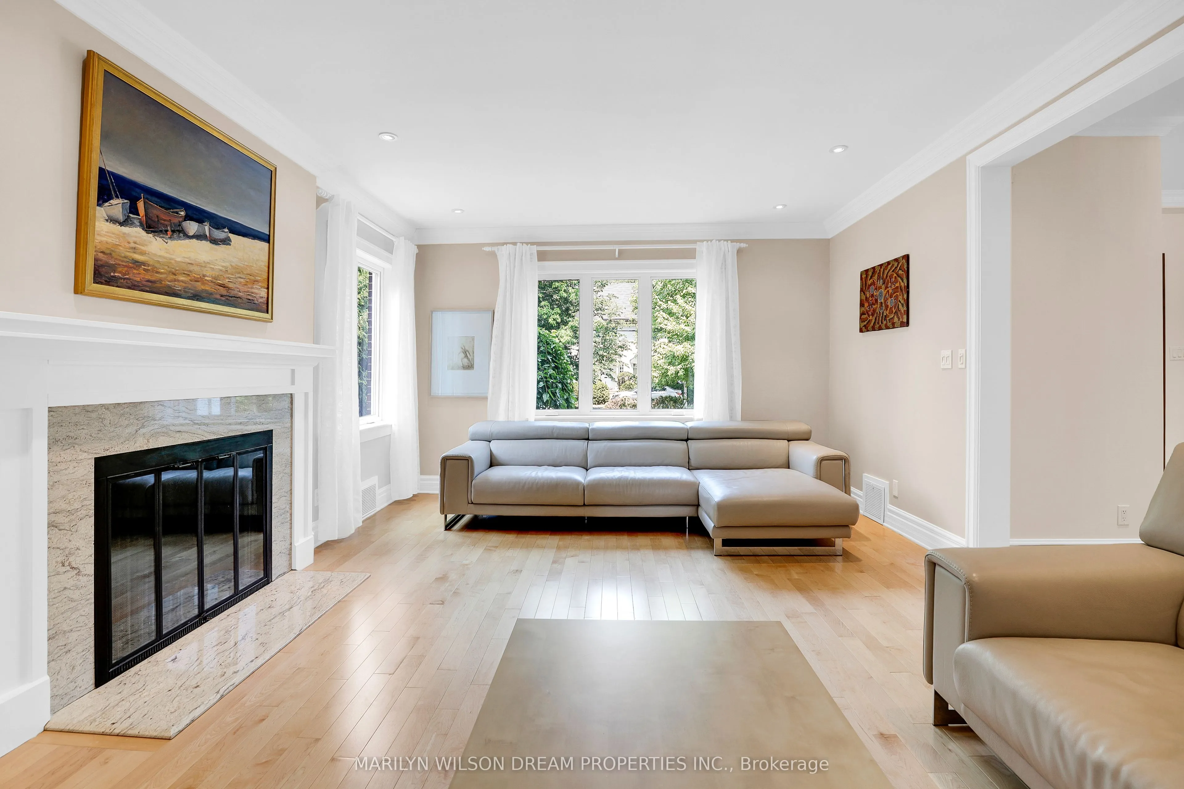 388 Mariposa Avenue