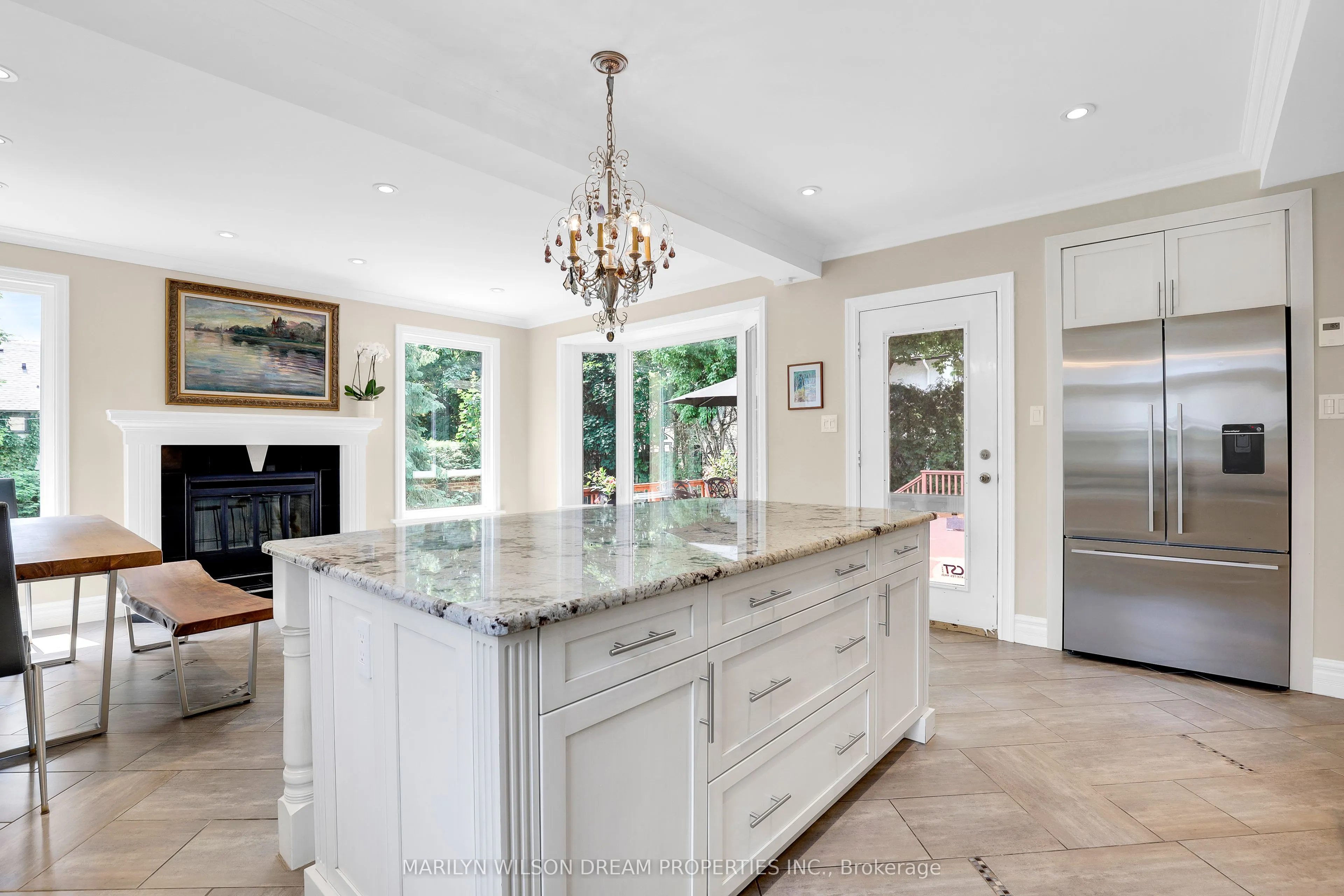 388 Mariposa Avenue