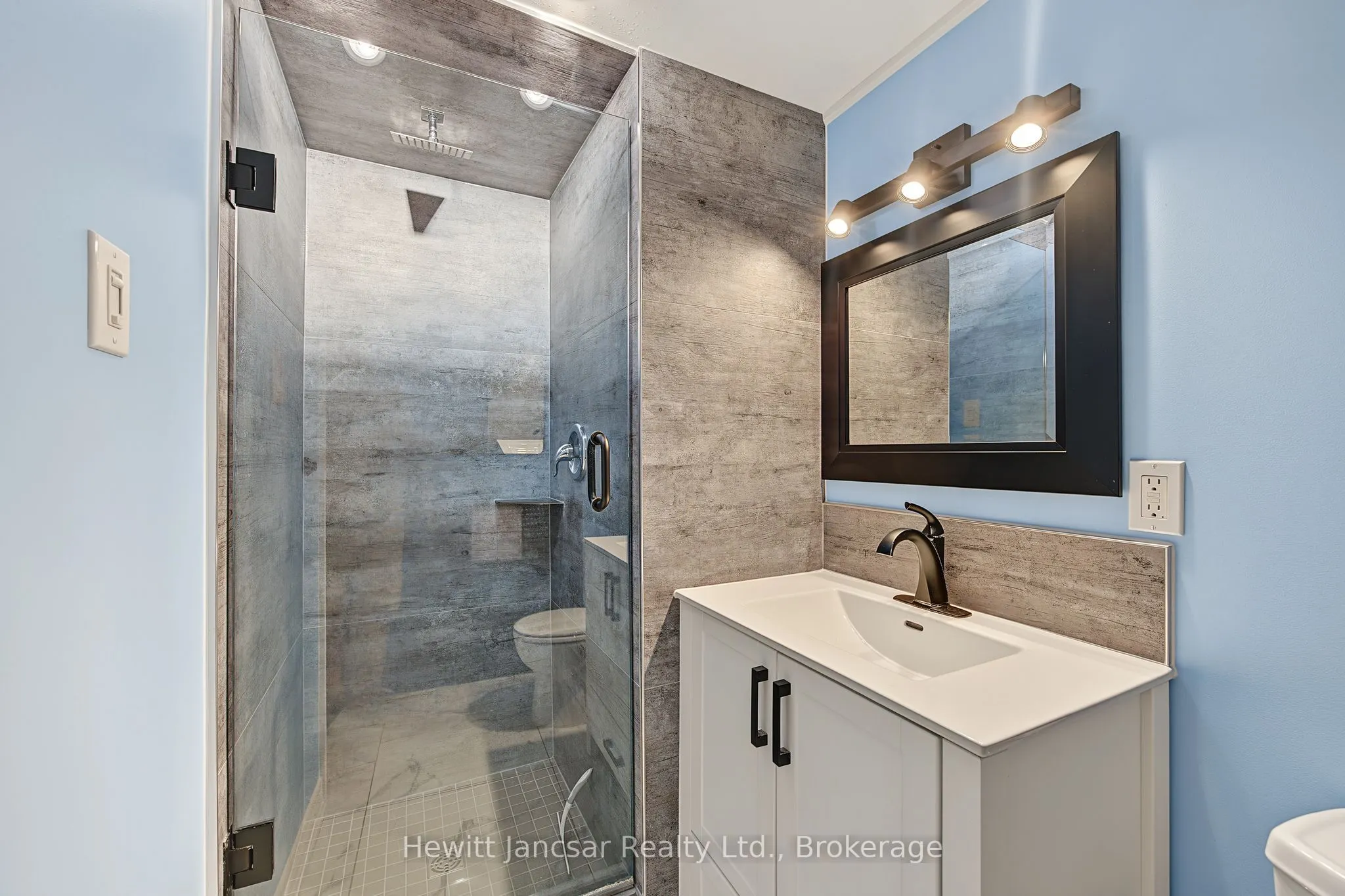 125 Bay Street #7