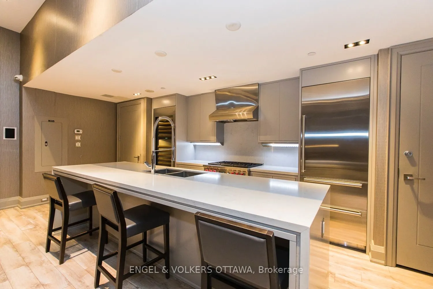 111 Champagne Avenue S #610