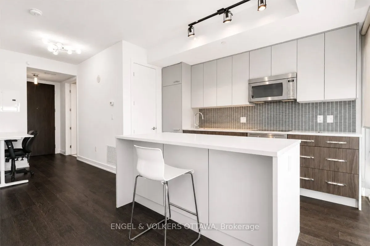 111 Champagne Avenue S #610