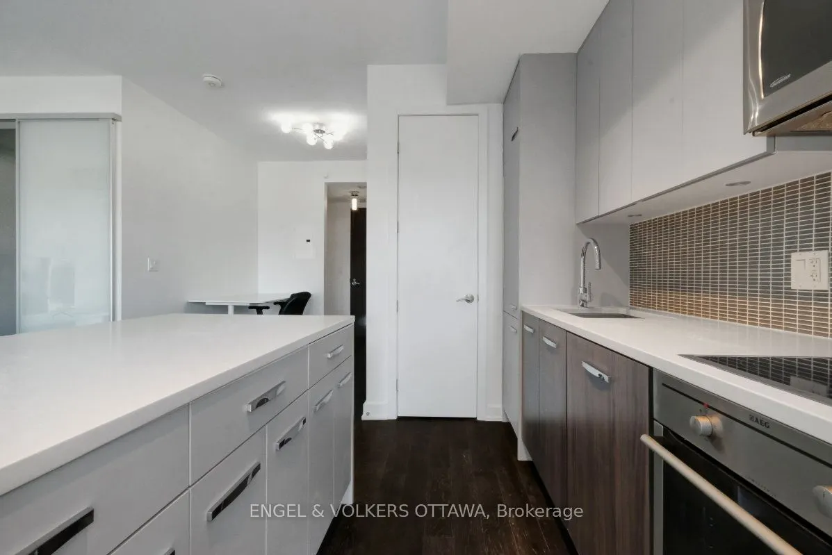 111 Champagne Avenue S #610