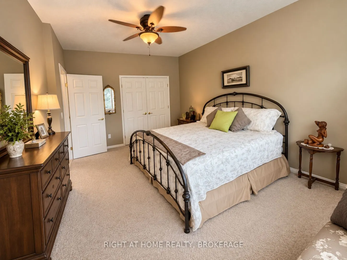 40 STORNOWAY Crescent N #40