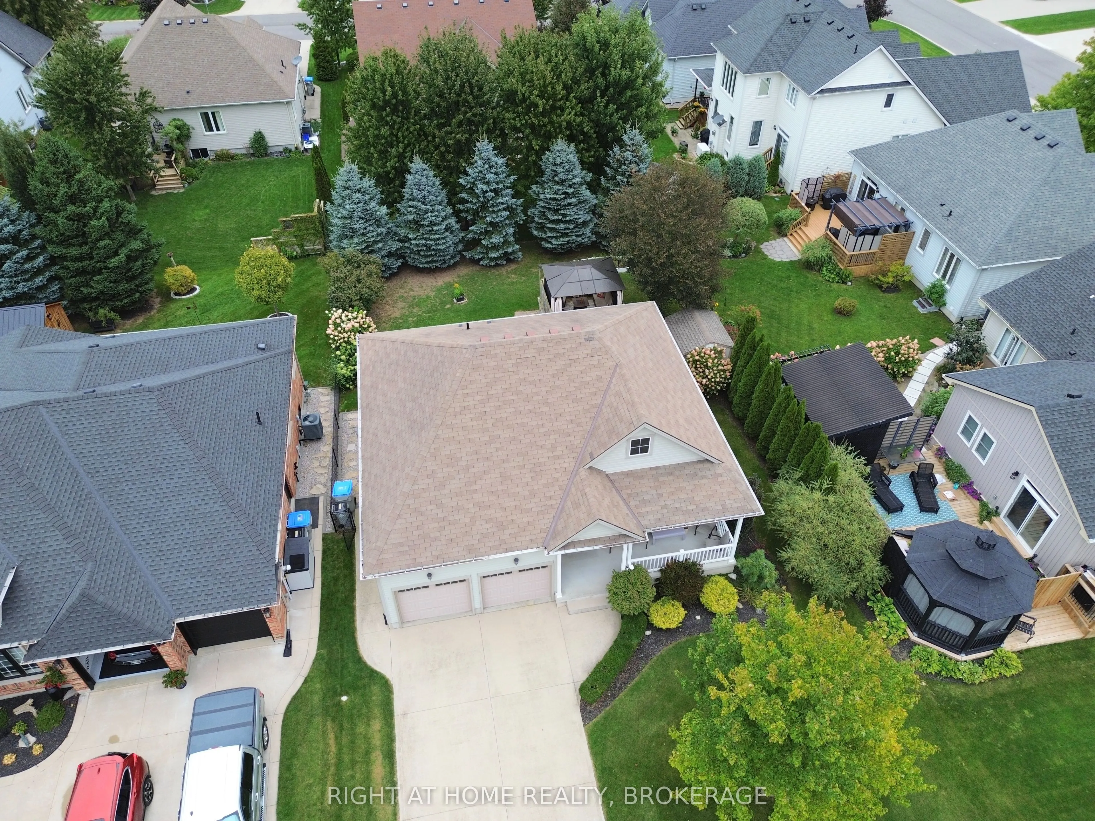40 STORNOWAY Crescent N #40
