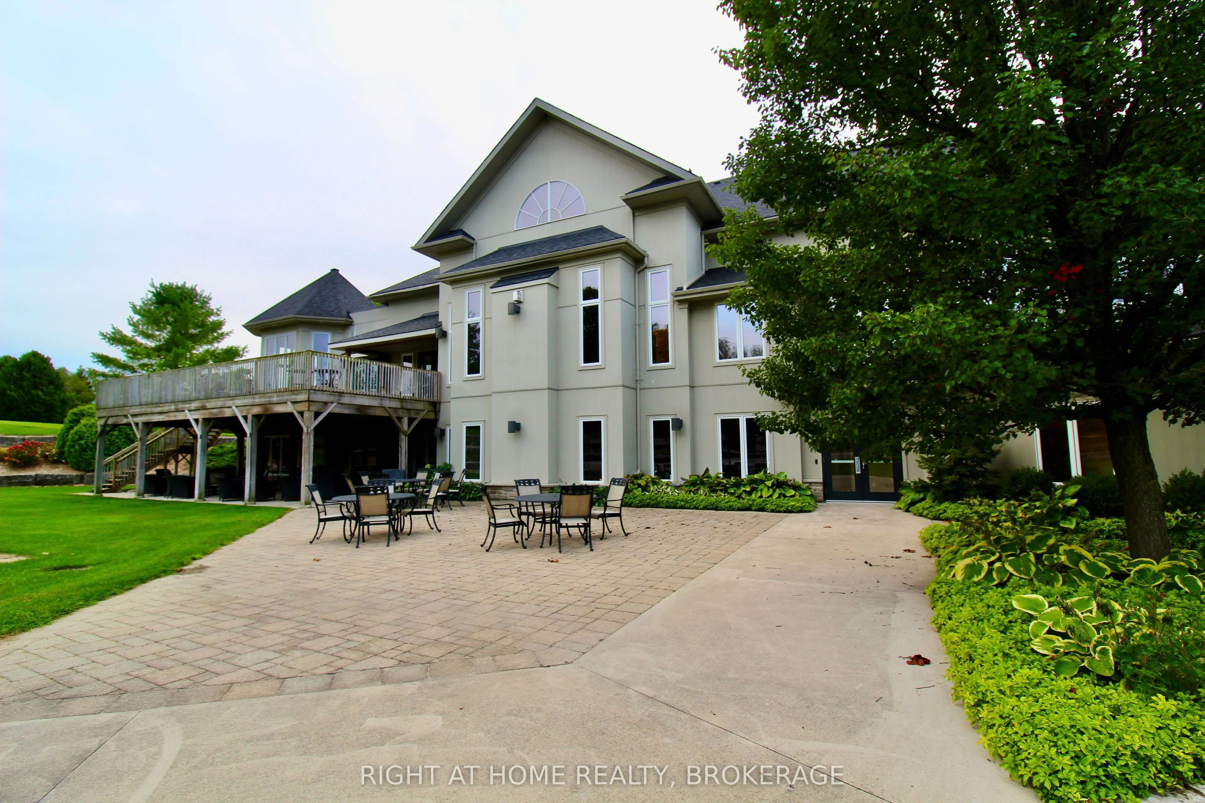 40 STORNOWAY Crescent N #40