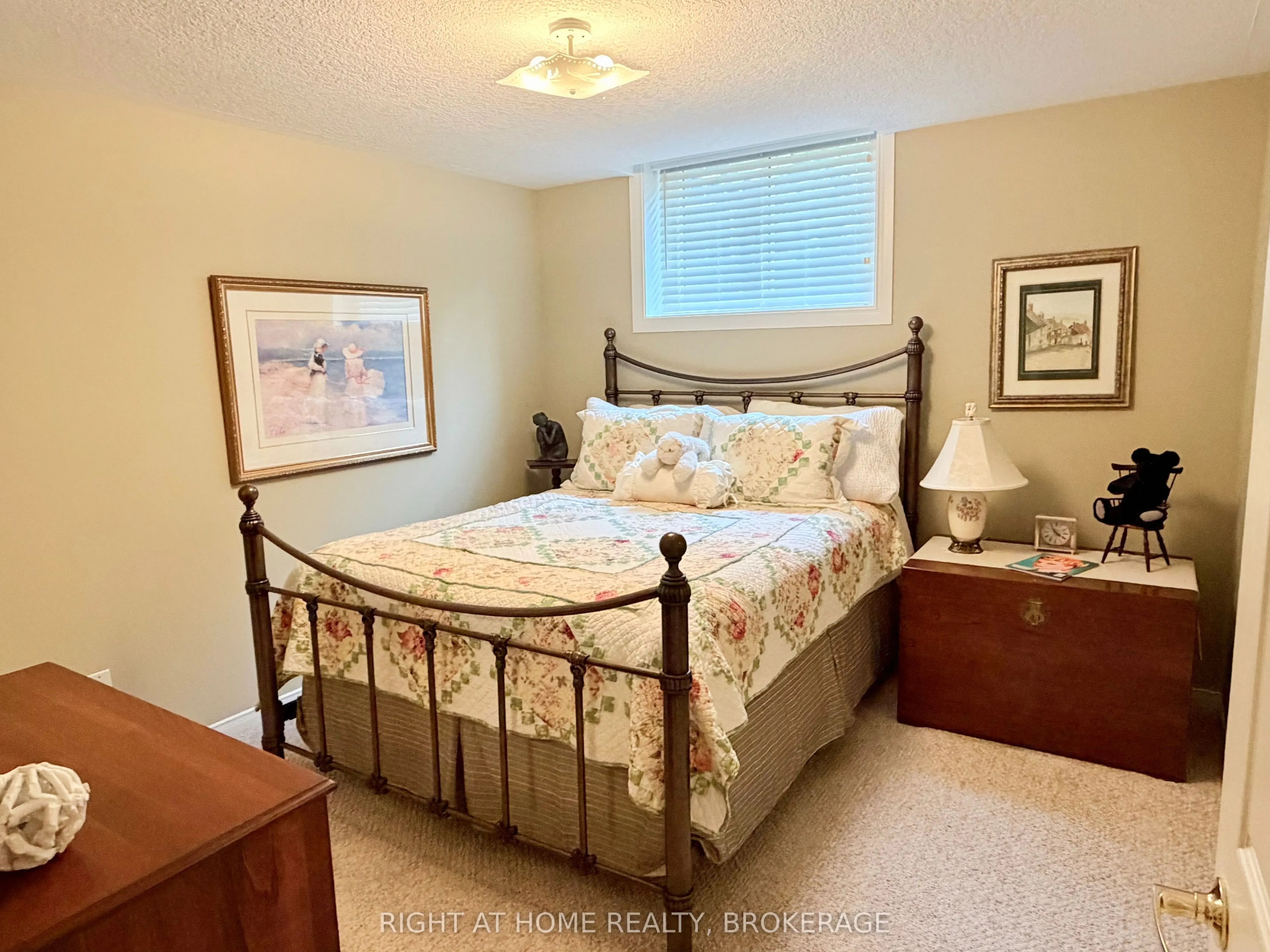 40 STORNOWAY Crescent N #40