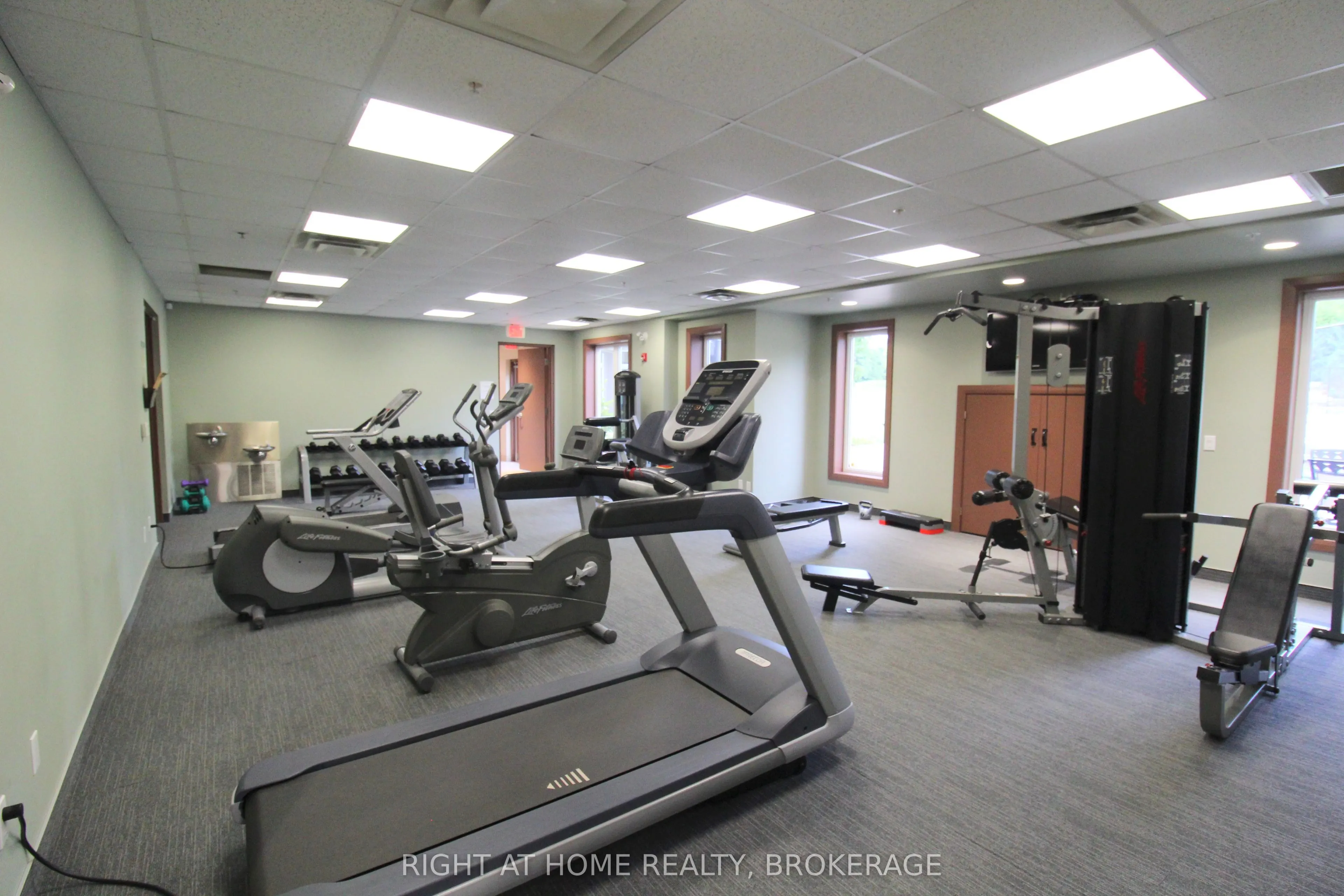 40 STORNOWAY Crescent N #40