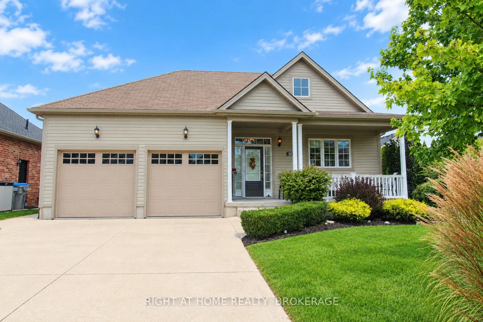 40 STORNOWAY Crescent N #40