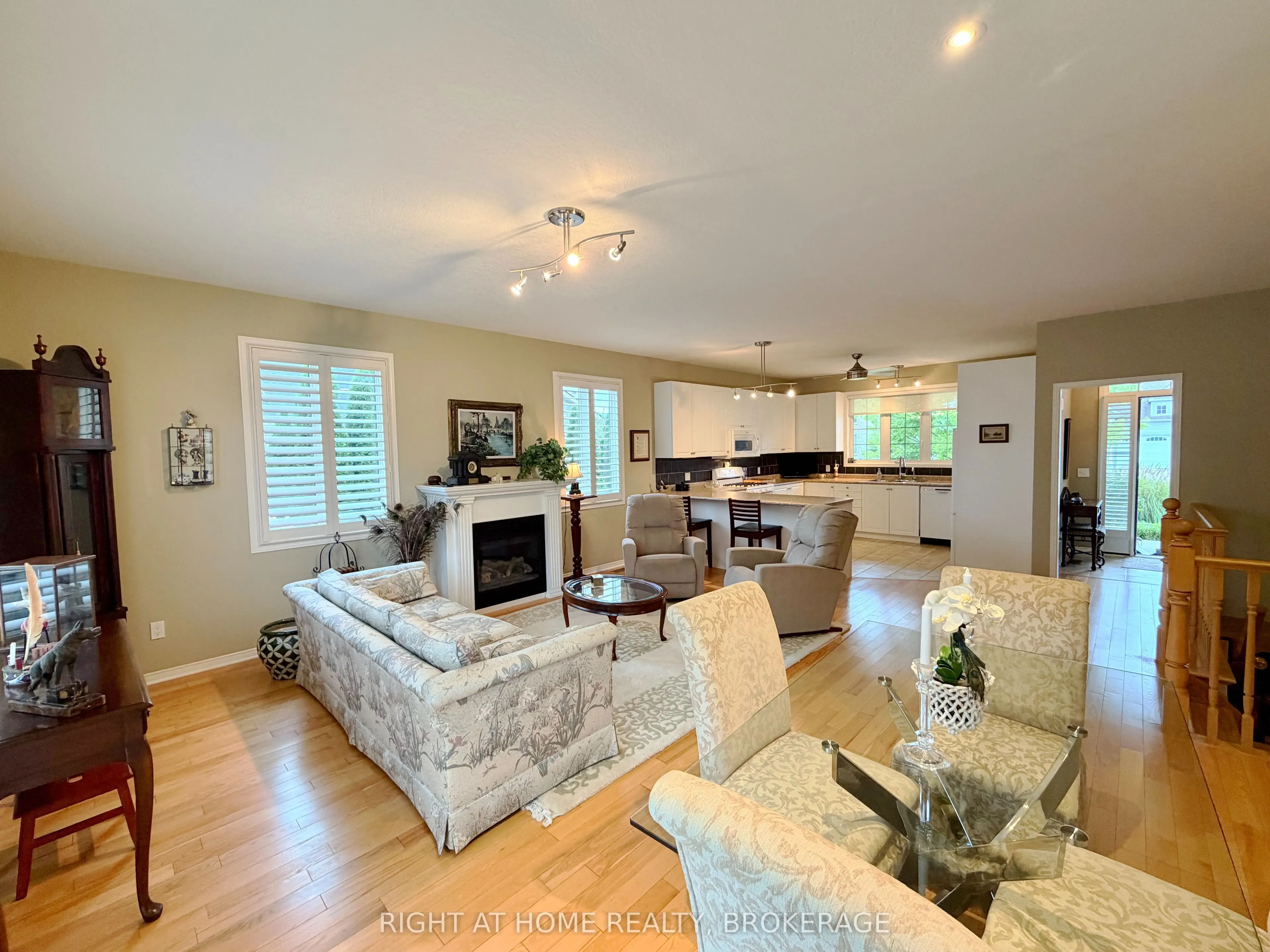40 STORNOWAY Crescent N #40