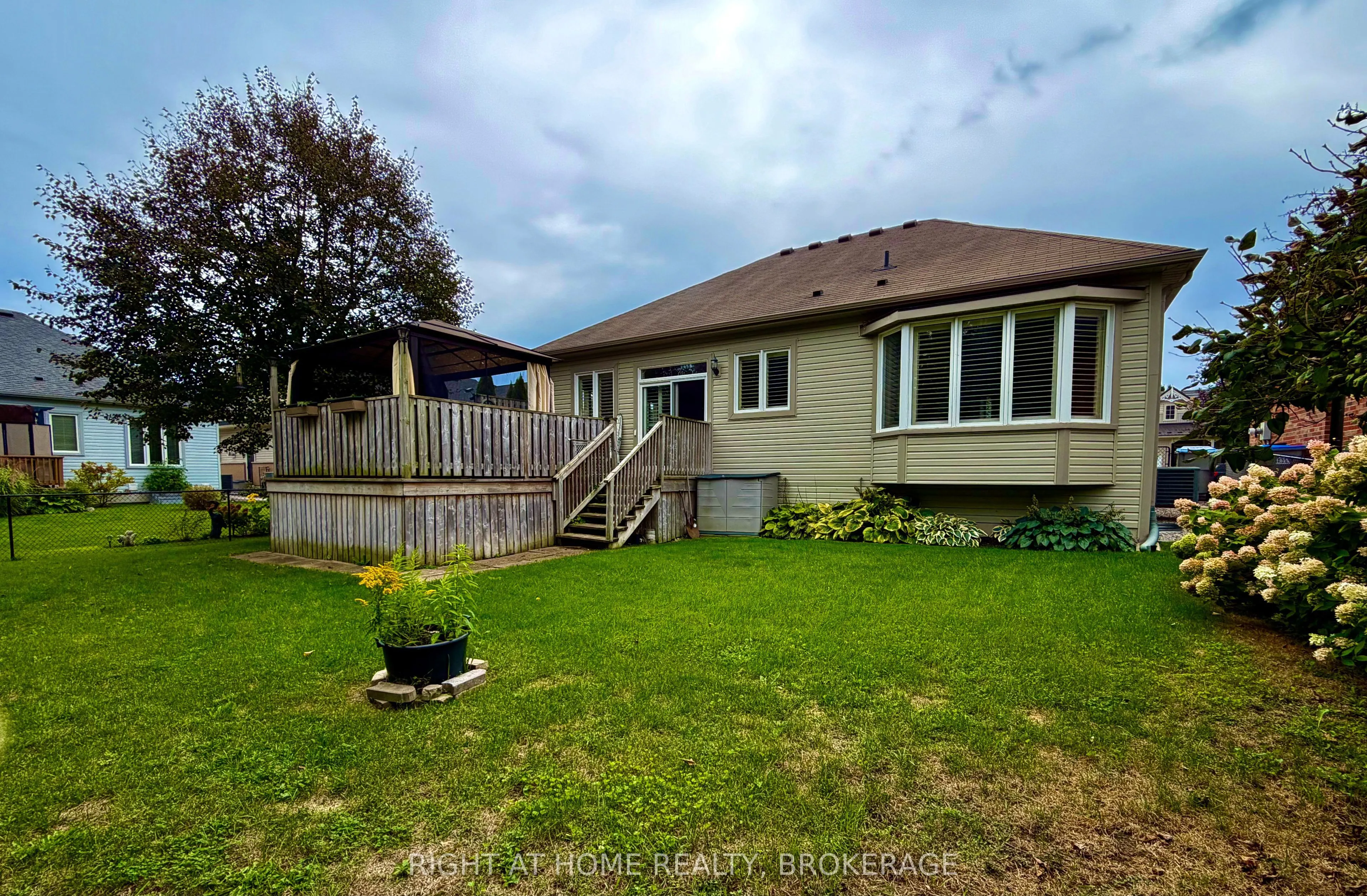 40 STORNOWAY Crescent N #40