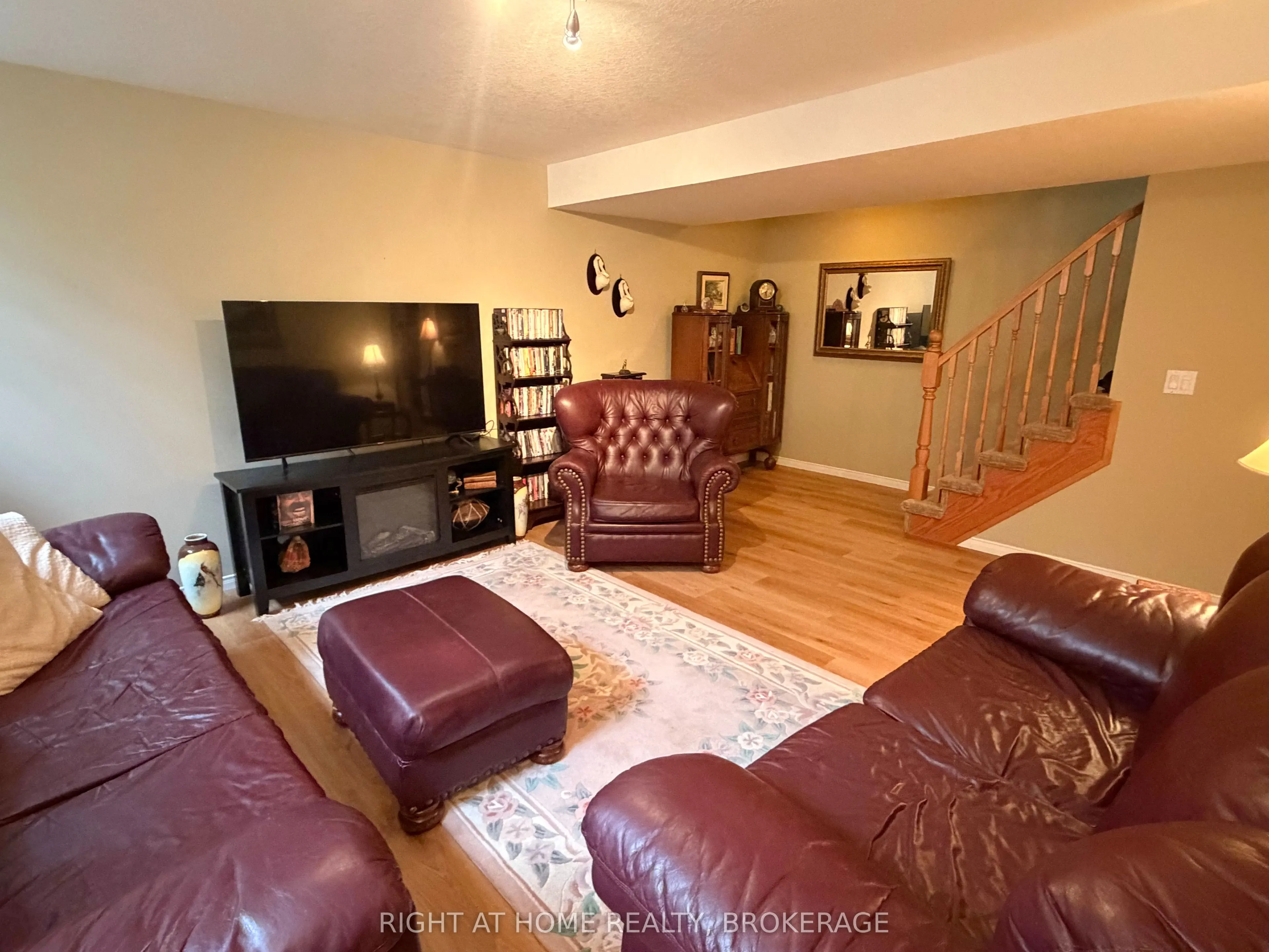 40 STORNOWAY Crescent N #40