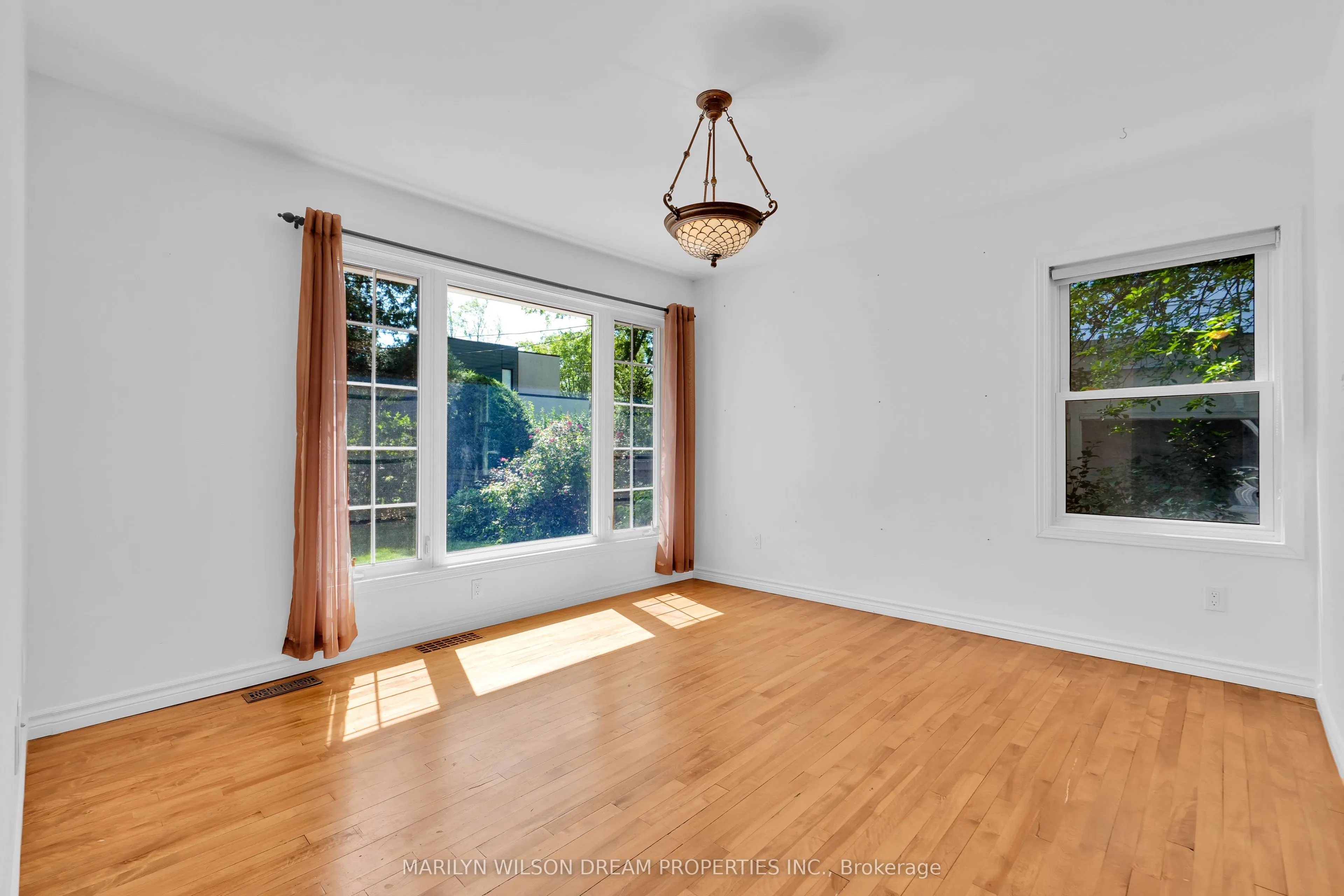 24 Bedford Crescent