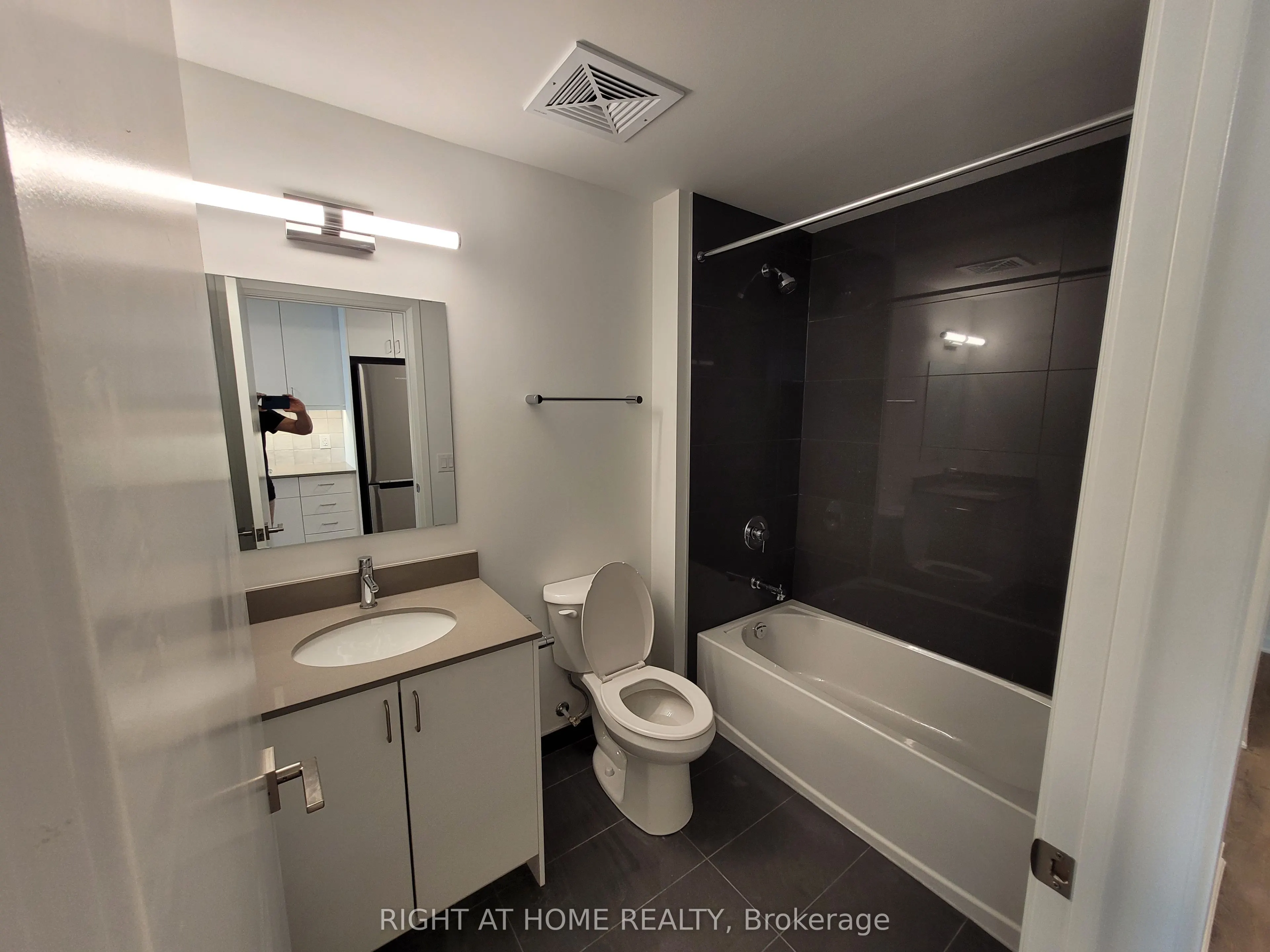 223 Princess Street #406
