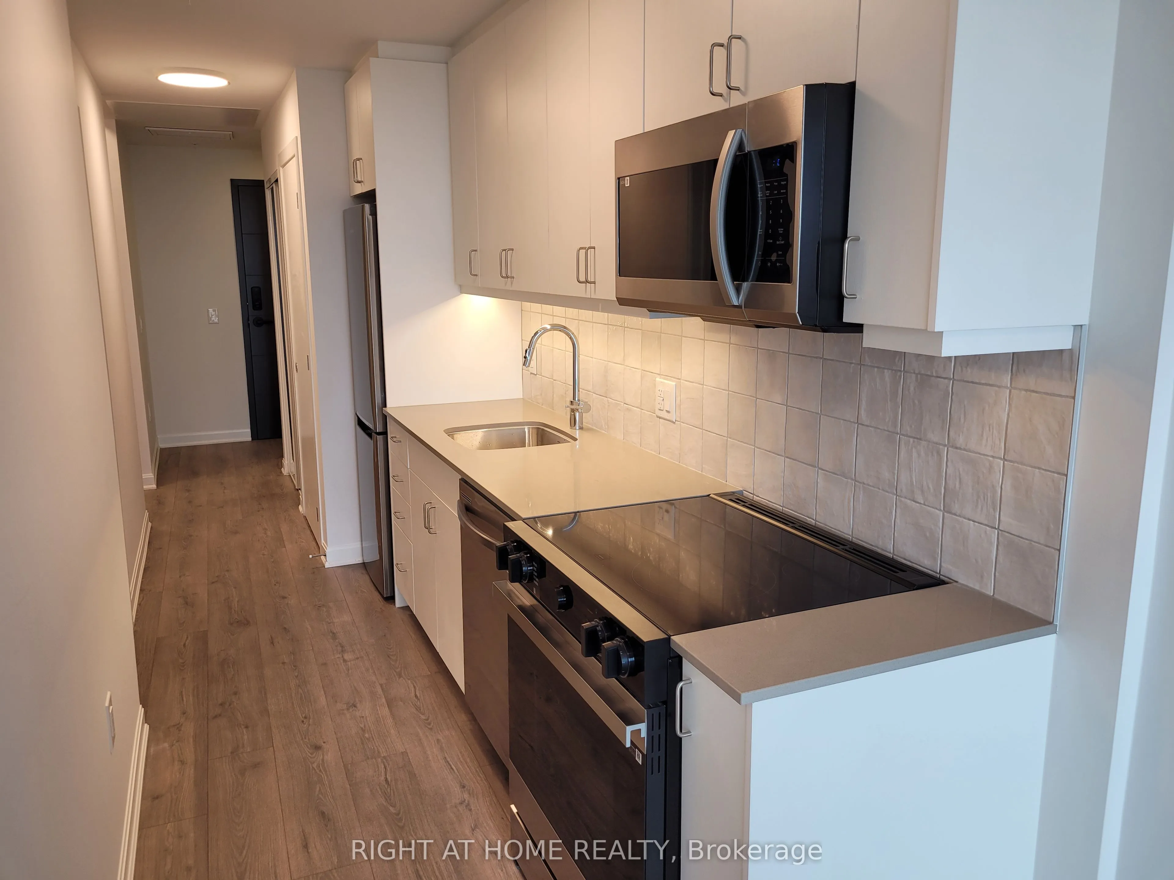 223 Princess Street #406