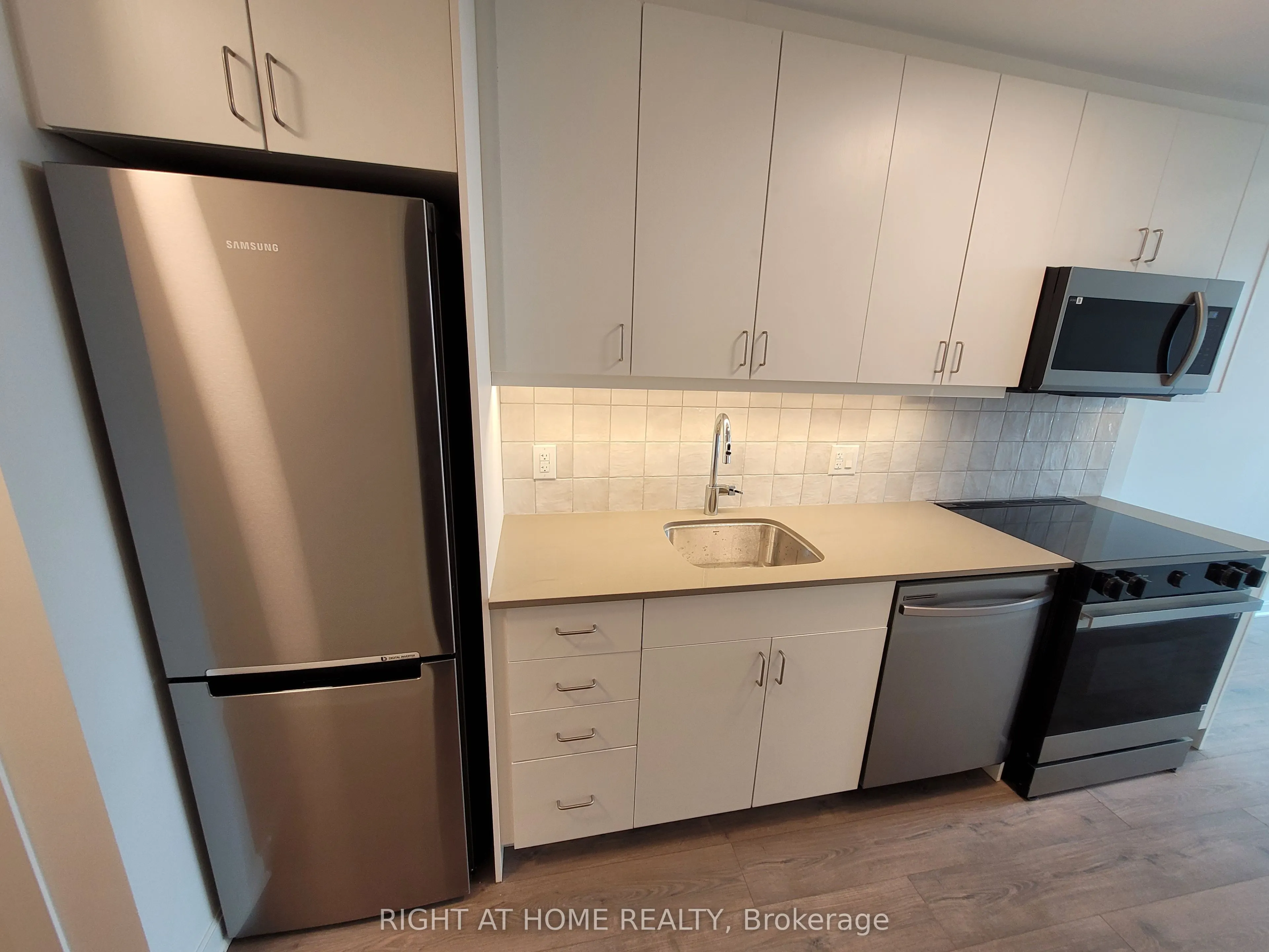 223 Princess Street #406