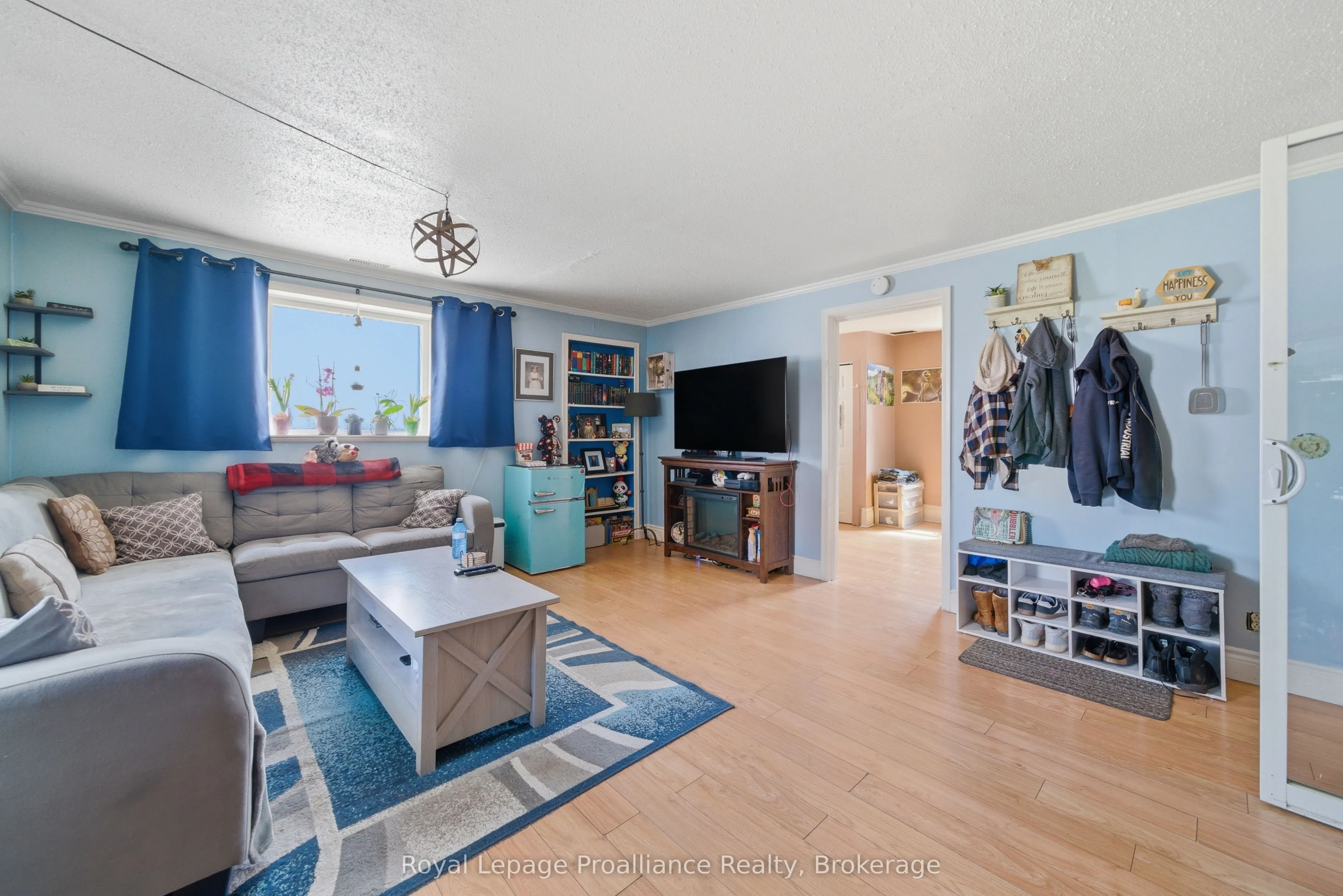 199 Dundas Street E