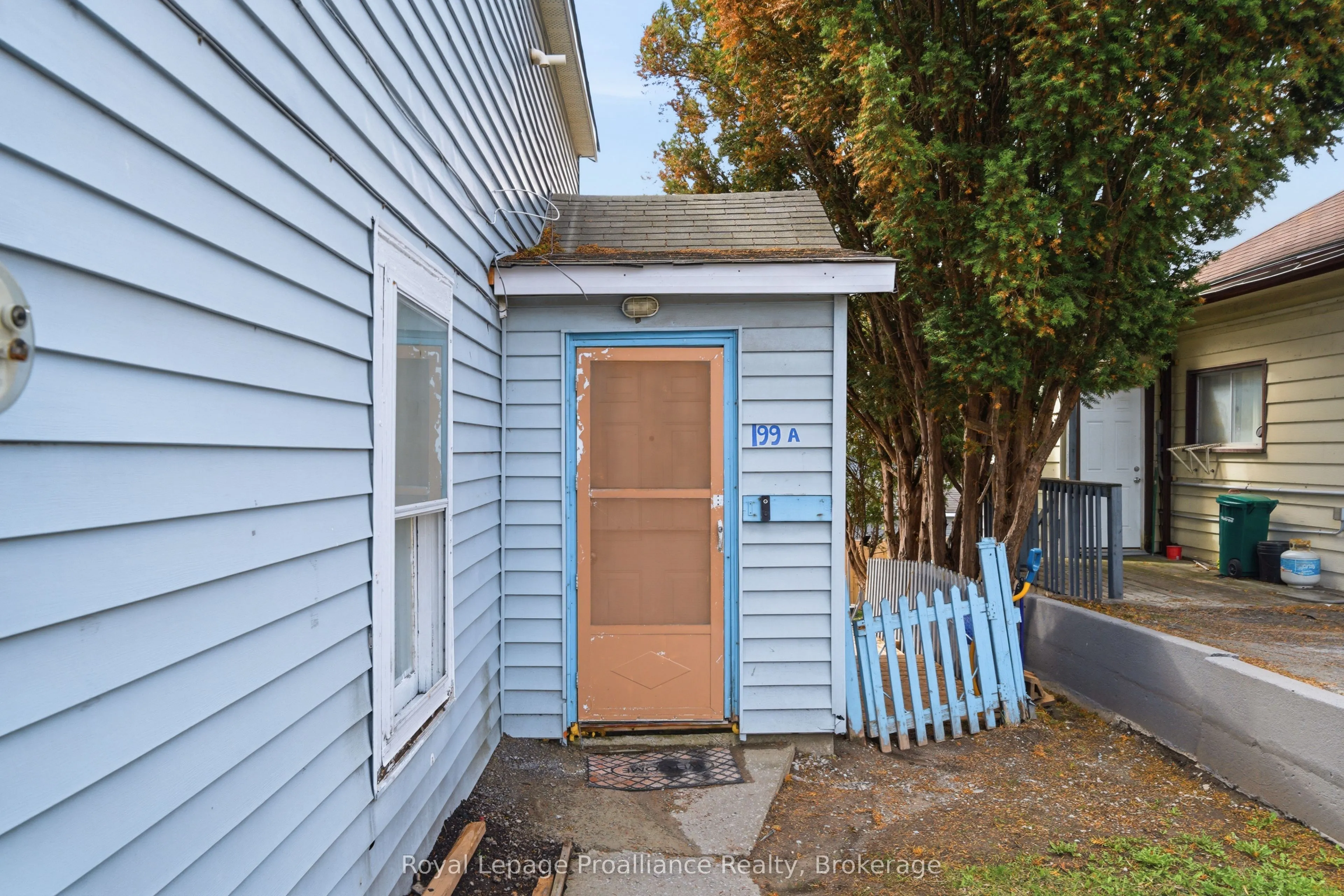 199 Dundas Street E