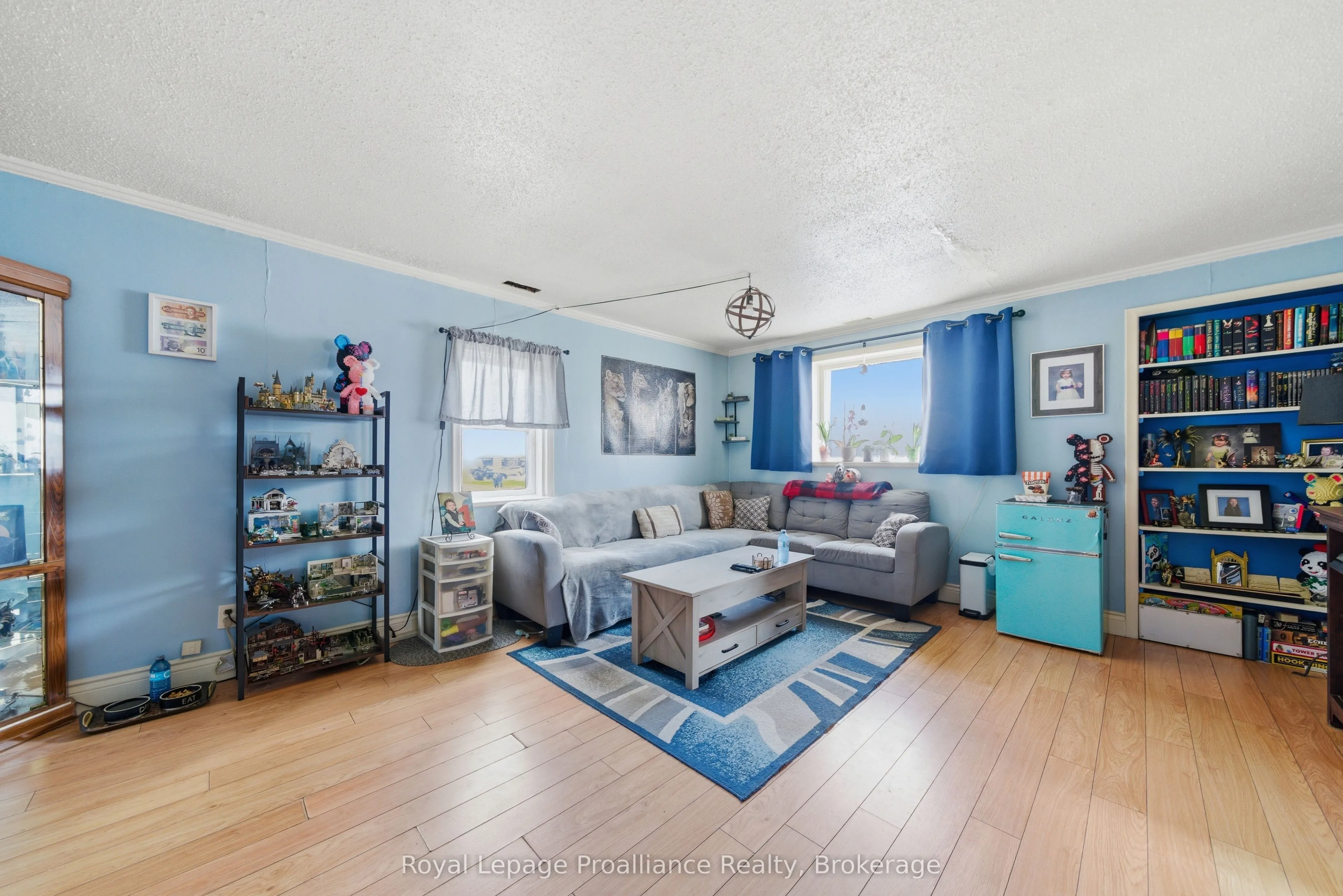 199 Dundas Street E