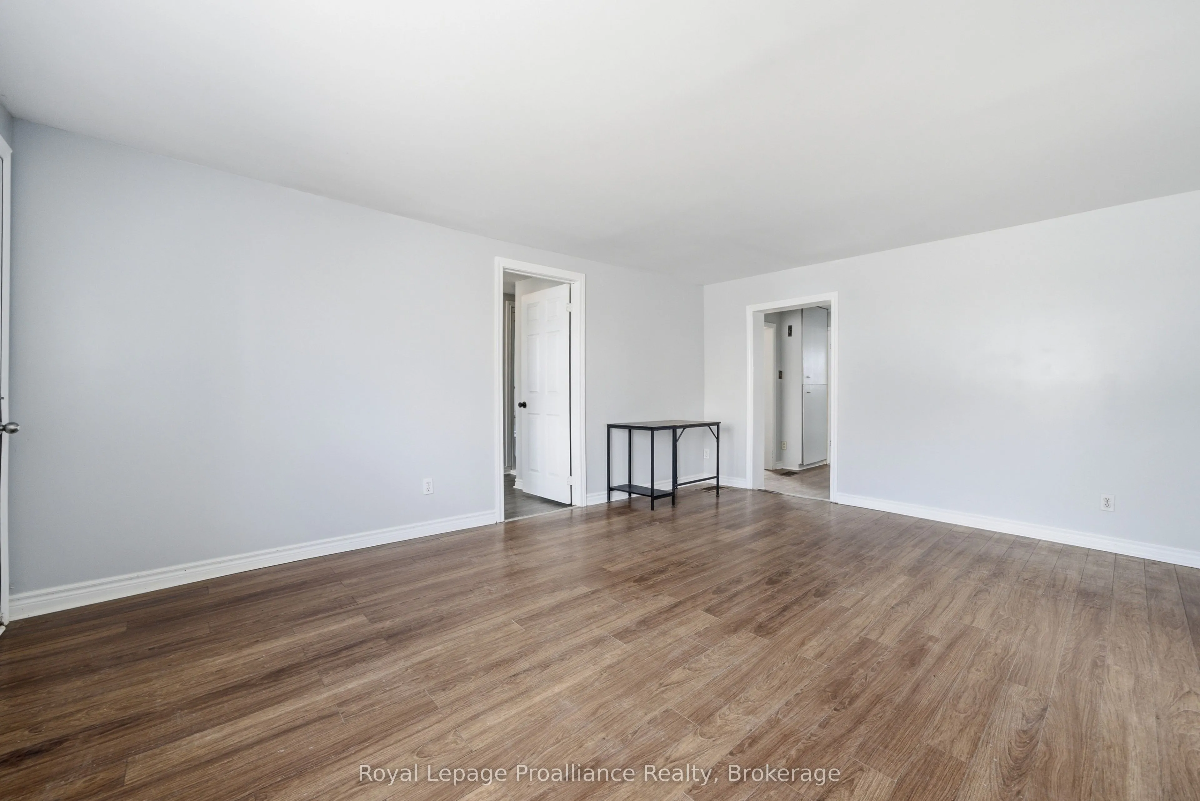 199 Dundas Street E