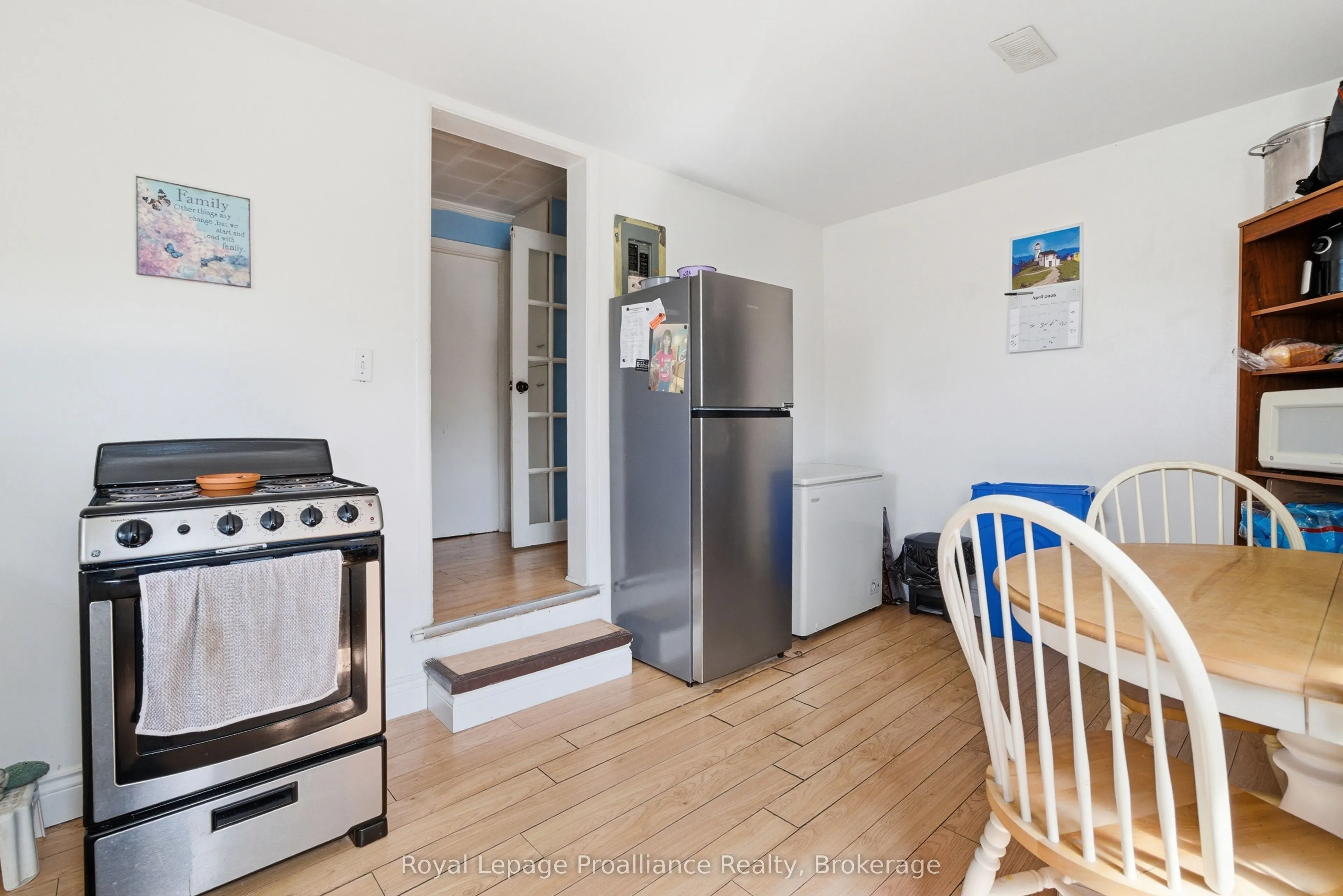 199 Dundas Street E