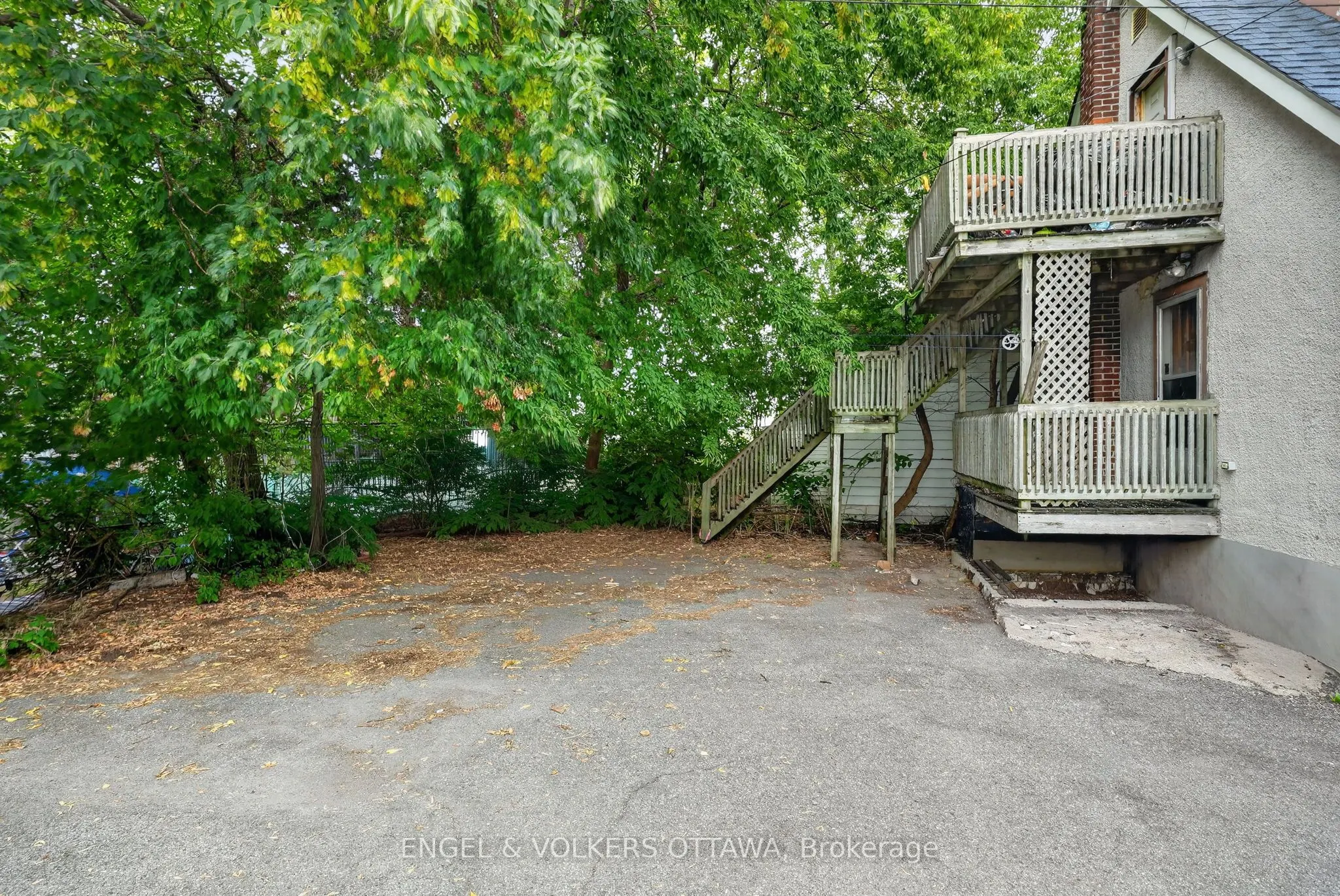 193 DESCHAMPS Avenue