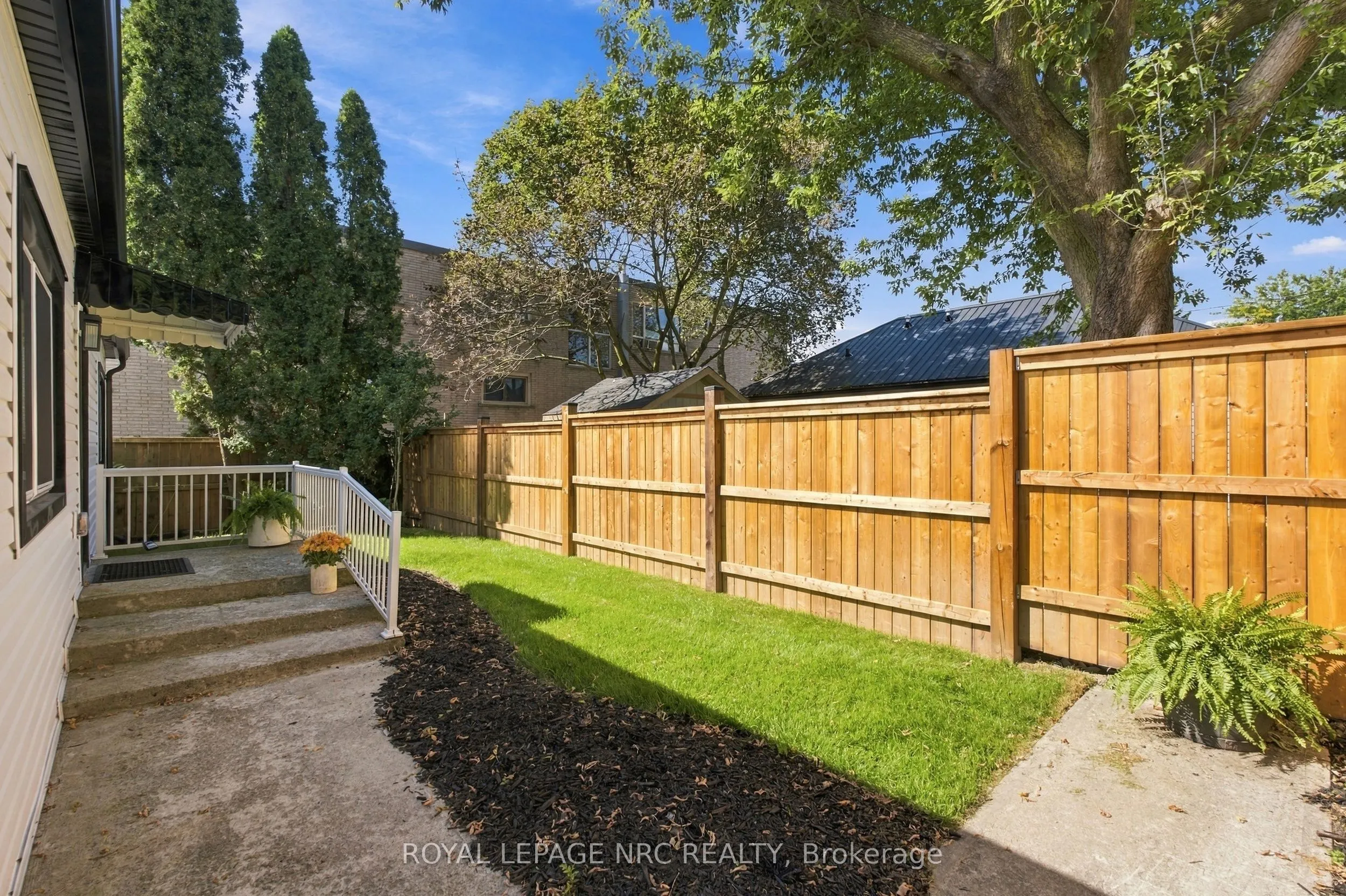 116 Dufferin Street