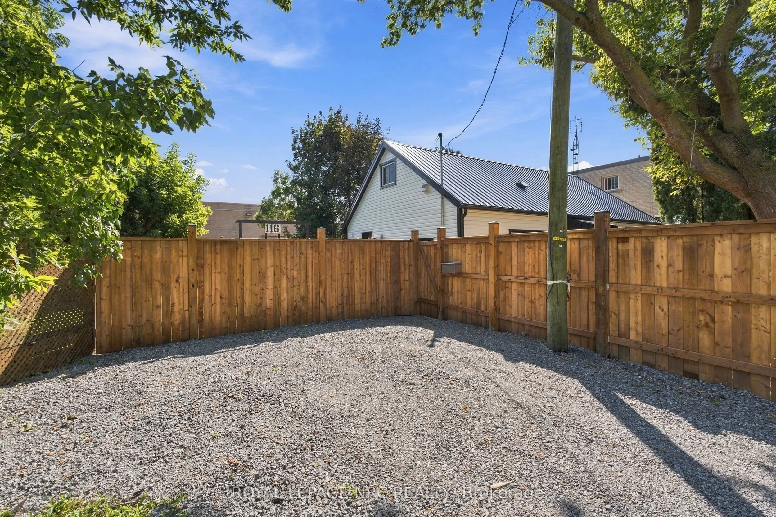 116 Dufferin Street