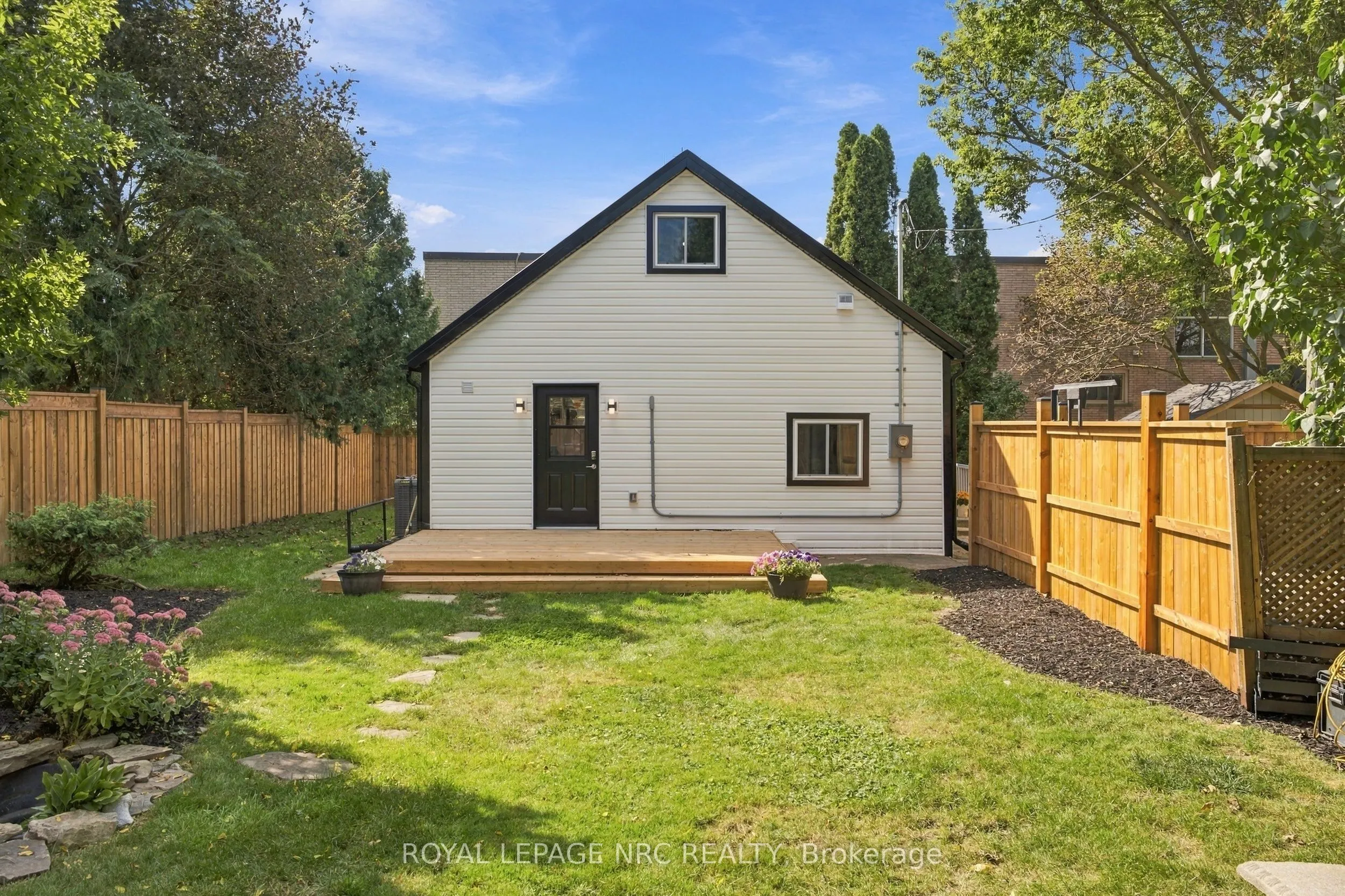 116 Dufferin Street