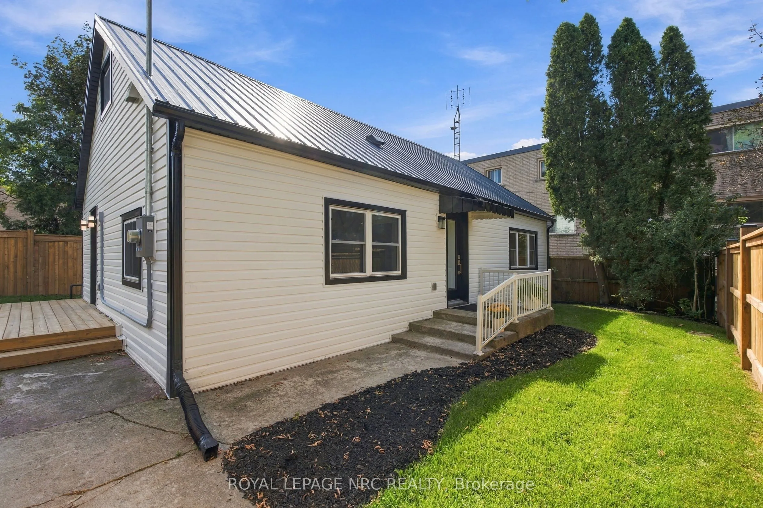 116 Dufferin Street