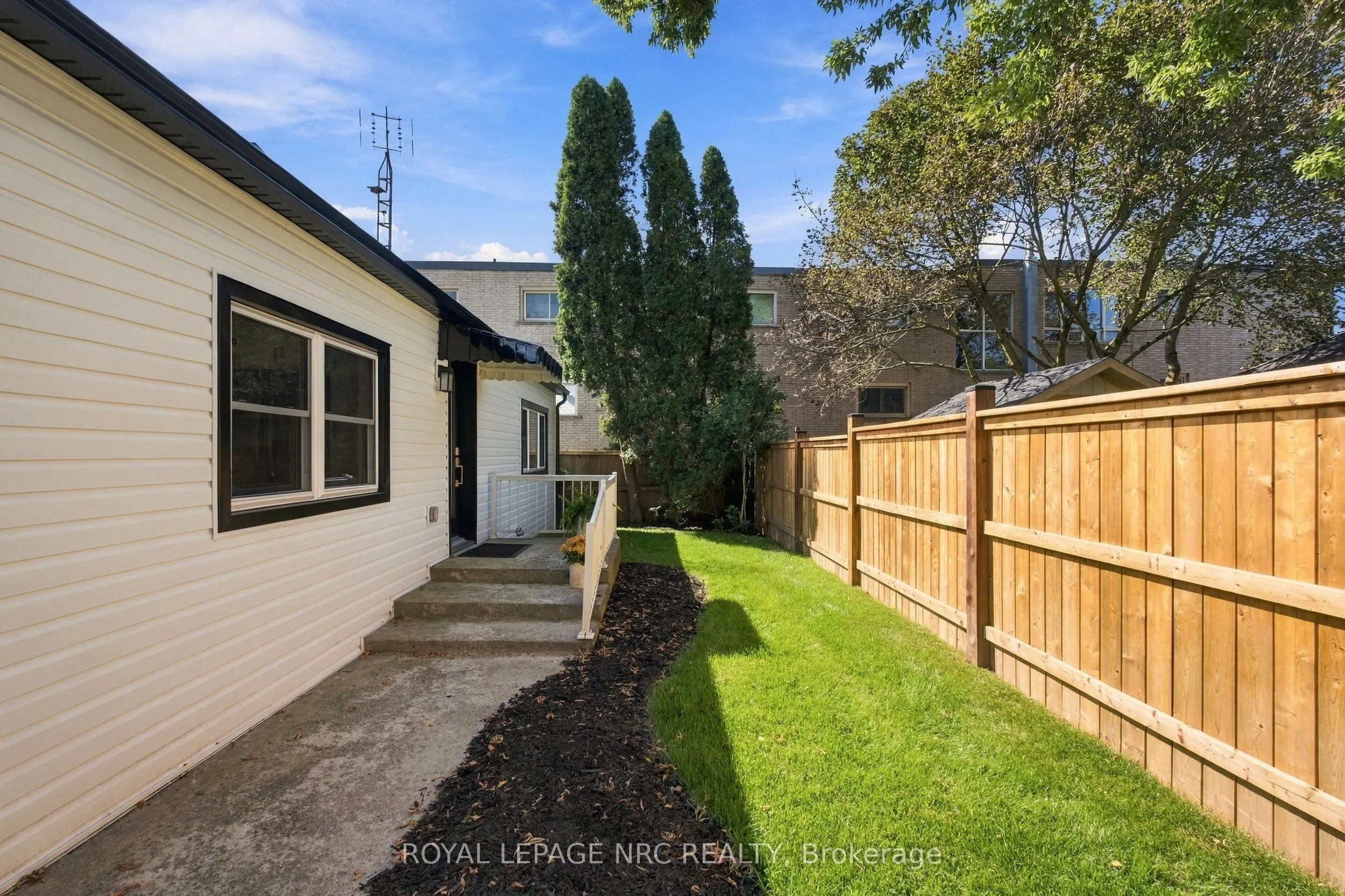 116 Dufferin Street