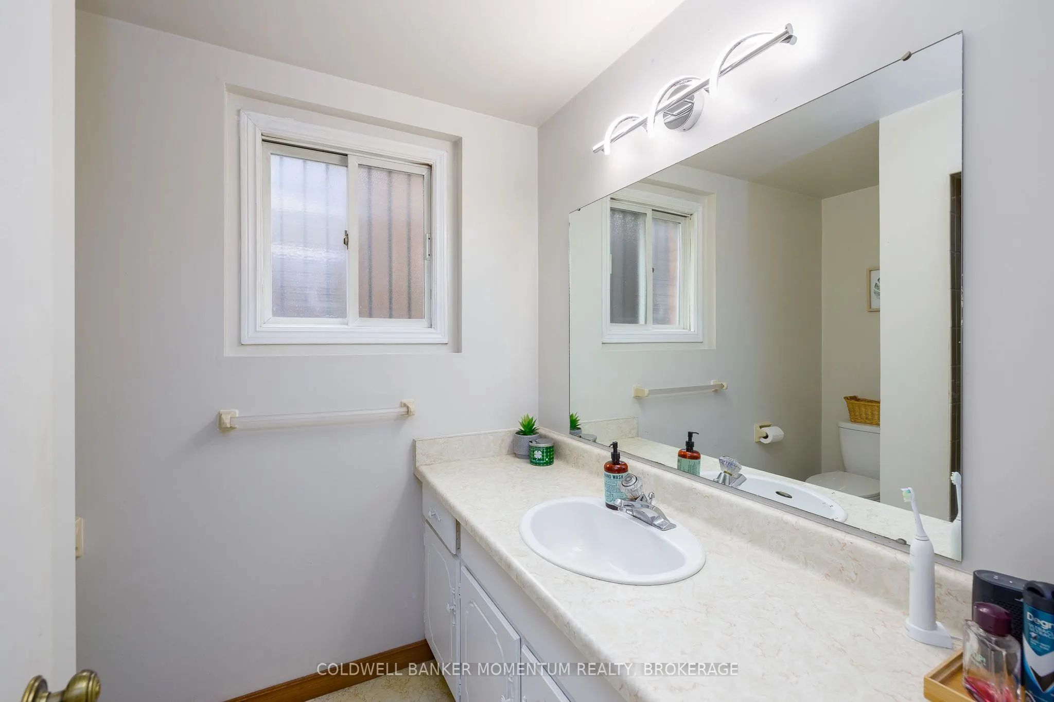 7439 Nasrullah Crescent