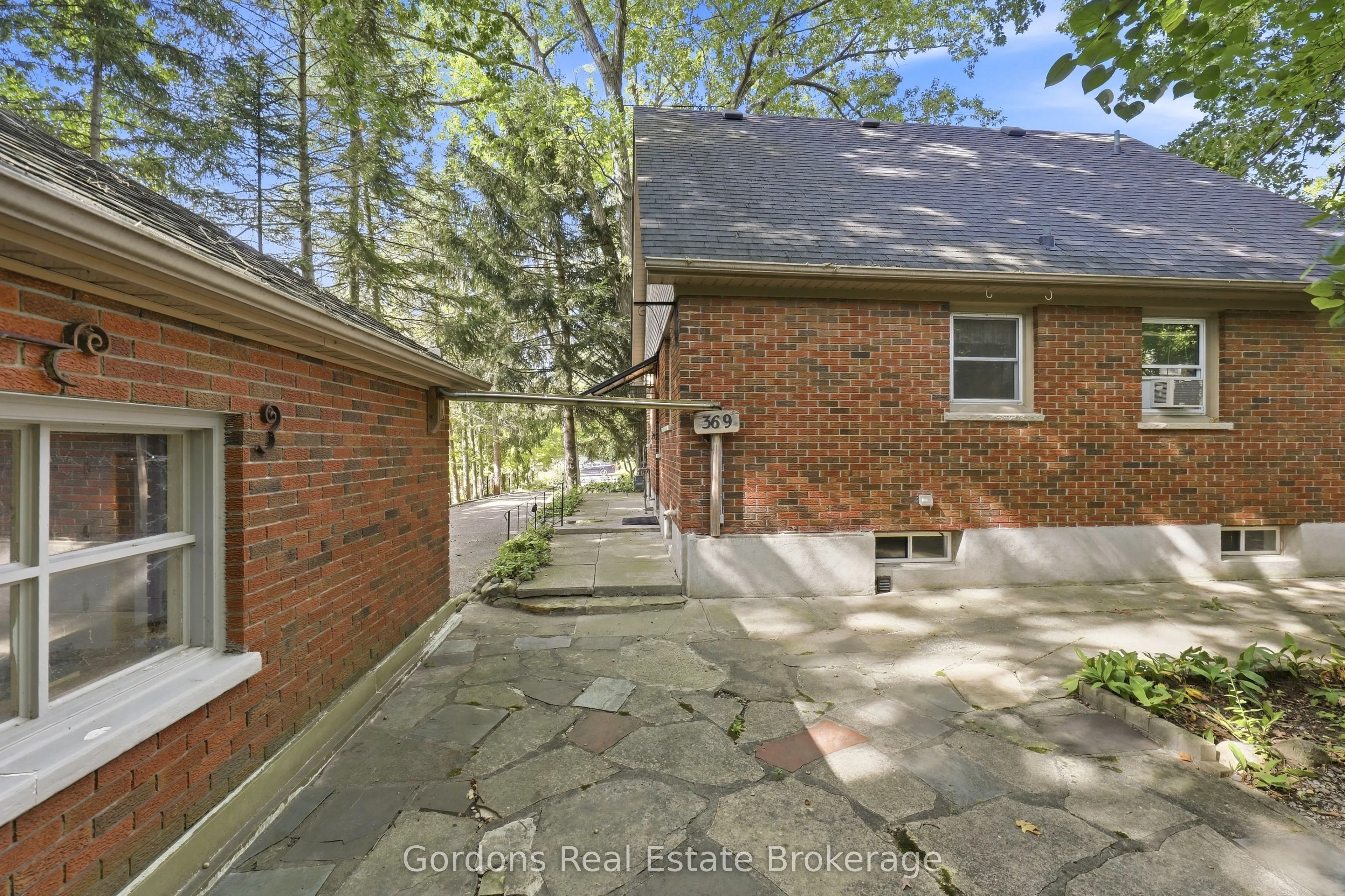 369 Hyde Park Road