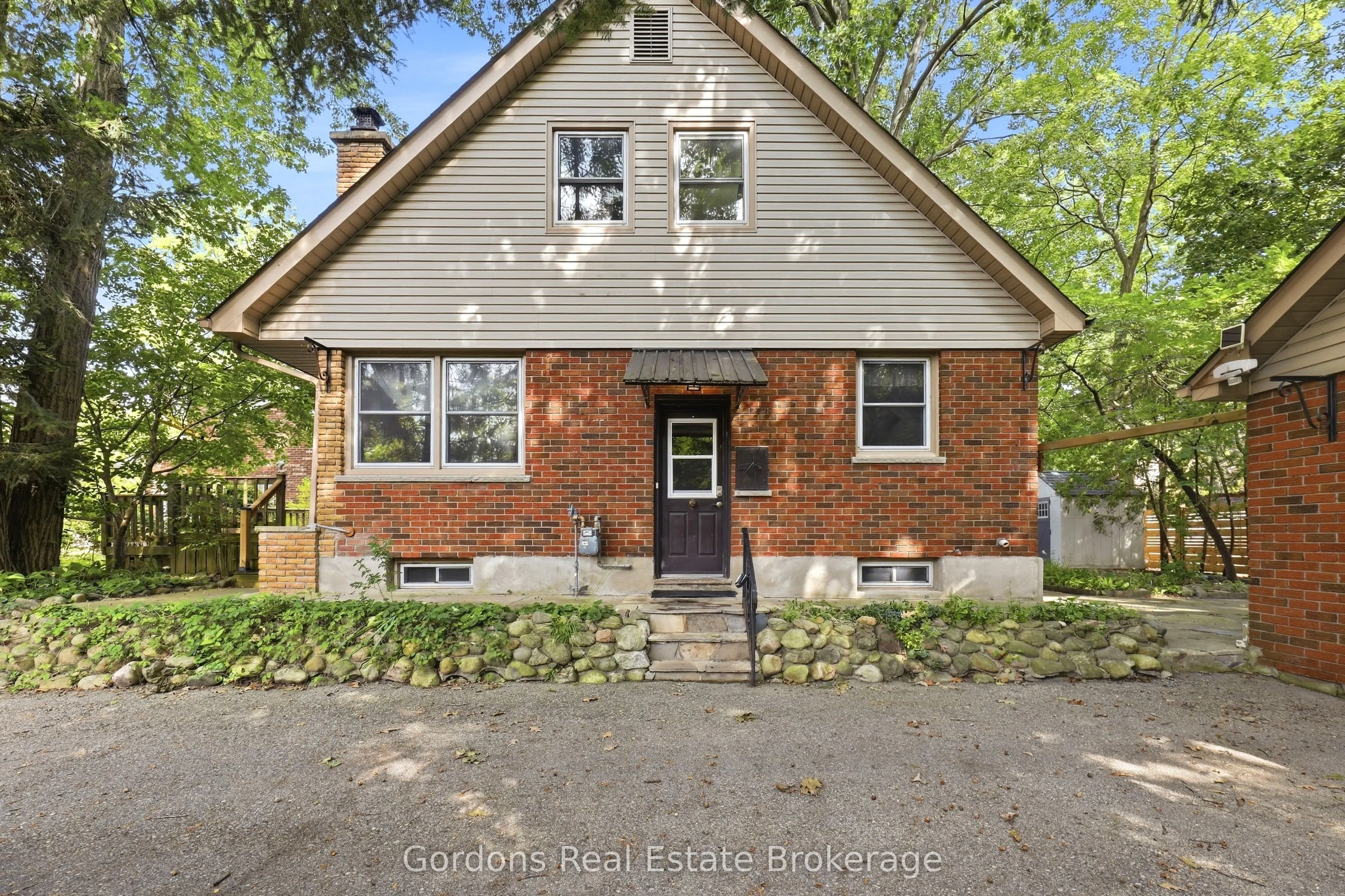 369 Hyde Park Road